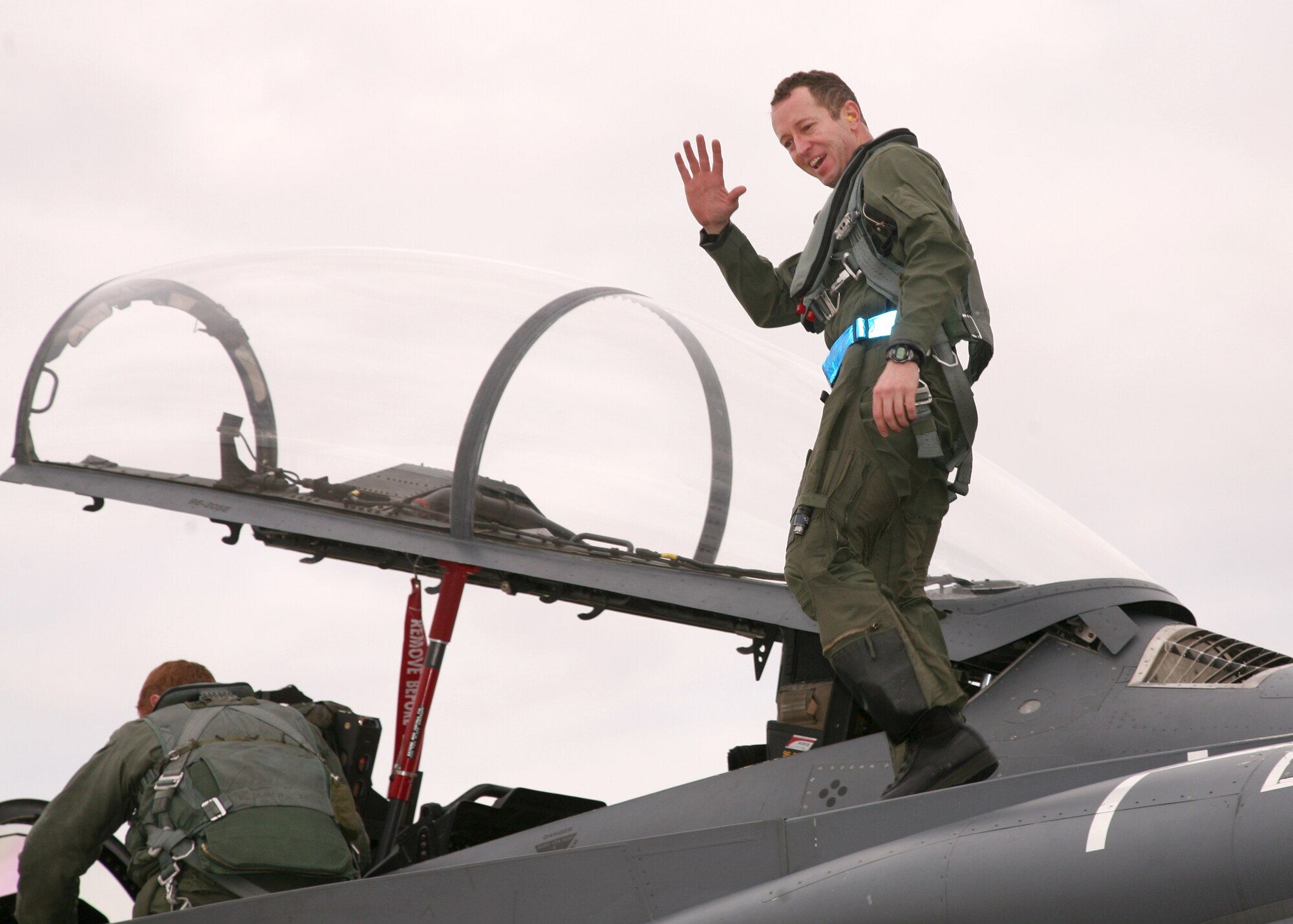 Lt. Col. Dave Iverson, 492nd Fighter Squadron commander prepares to fly in an F-15E Strike Eagle at Lackland Air Force Base, Jan. 11.  Col. Iverson became the only Strike Eagle pilot on active duty with more than 4,000 flying hours in the airframe.  Col. Iverson spent 17 years flying the F-15E, and those hours have ranged from training other pilots to flying combat sorties in operations Northern and Southern Watch, Deny Flight and Enduring Freedom.  (U.S. Air Force/Robbin Cresswell)