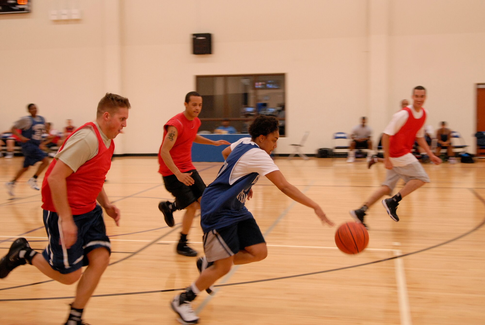 VANDENBERG AIR FORCE BASE, Calif. -- Yvette Battle races down the court past her opponents during an intramural basketball game at the Vandenberg Fitness Center here Thursday, Jan. 28, 2010.  The 30th Operations Group team battled against the Lady Hawks, winning 57-23.  (U.S. Air Force photo/Senior Airman Andrew Satran) 

 

 

 
 

 
 