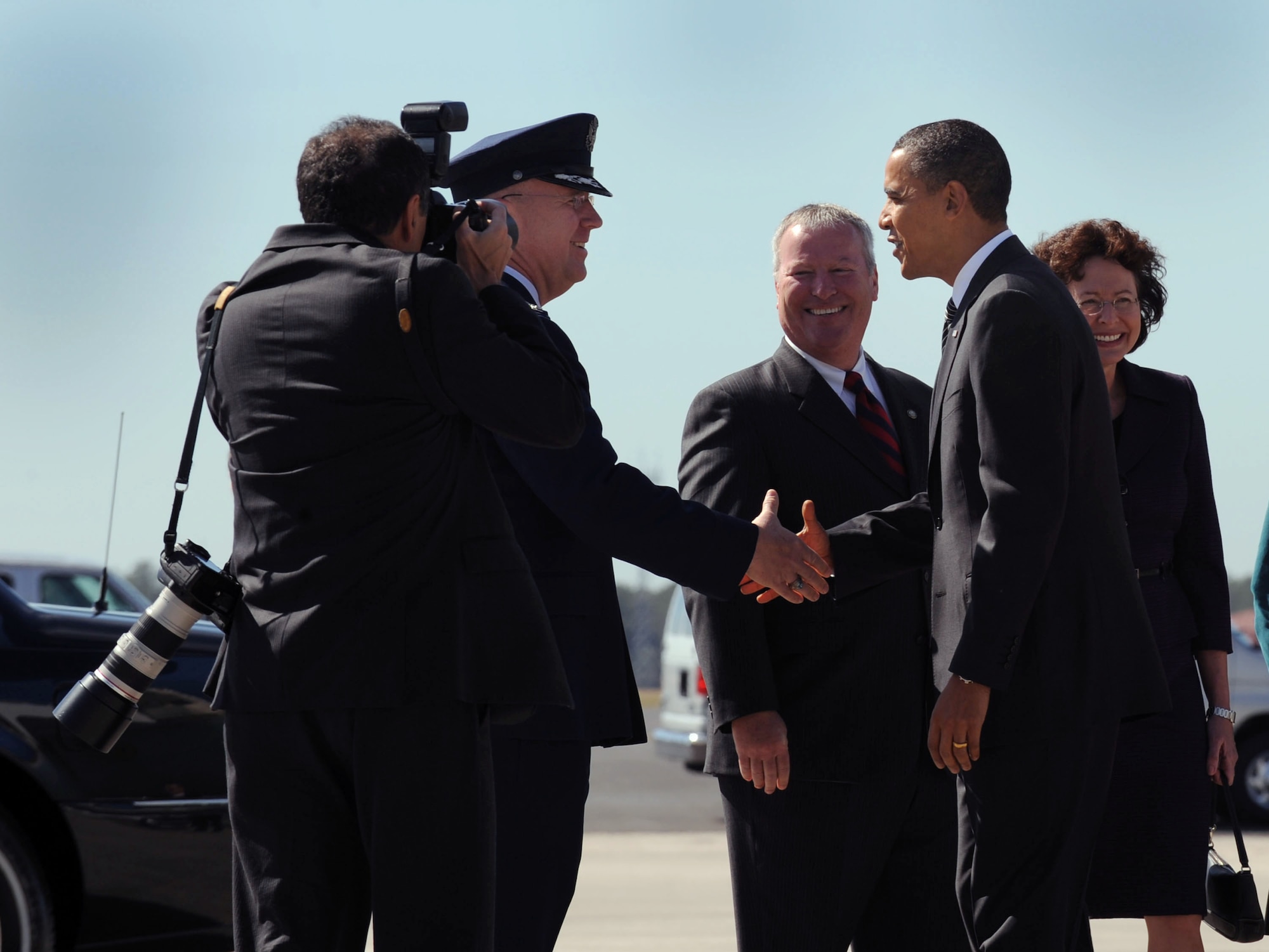 Col. Larry Martin, 6th Air Mobility Wing Commander greets U.S. President Barack Obama, upon arrival at MacDill Air Force Base, Fla., Jan. 28, 2010.  President Obama and Vice President Biden landed at MacDill in Tampa, Fla. prior to conducting a townhall-style meeting at the University of Tampa.  (US Air Force photo by Tech Sgt. Tanika Belfield /Released)