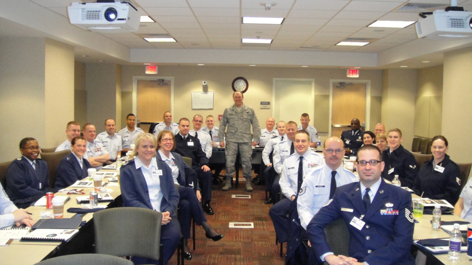 Lt. Gen. Charles E. Stenner Jr., Air Force Reserve commander (center) talks with 934th Airlift Wing members inside the Pentagon during their Congressional Orientation Course Jan. 12. (Air Force Photo/Master Sgt. Paul Zadach)
