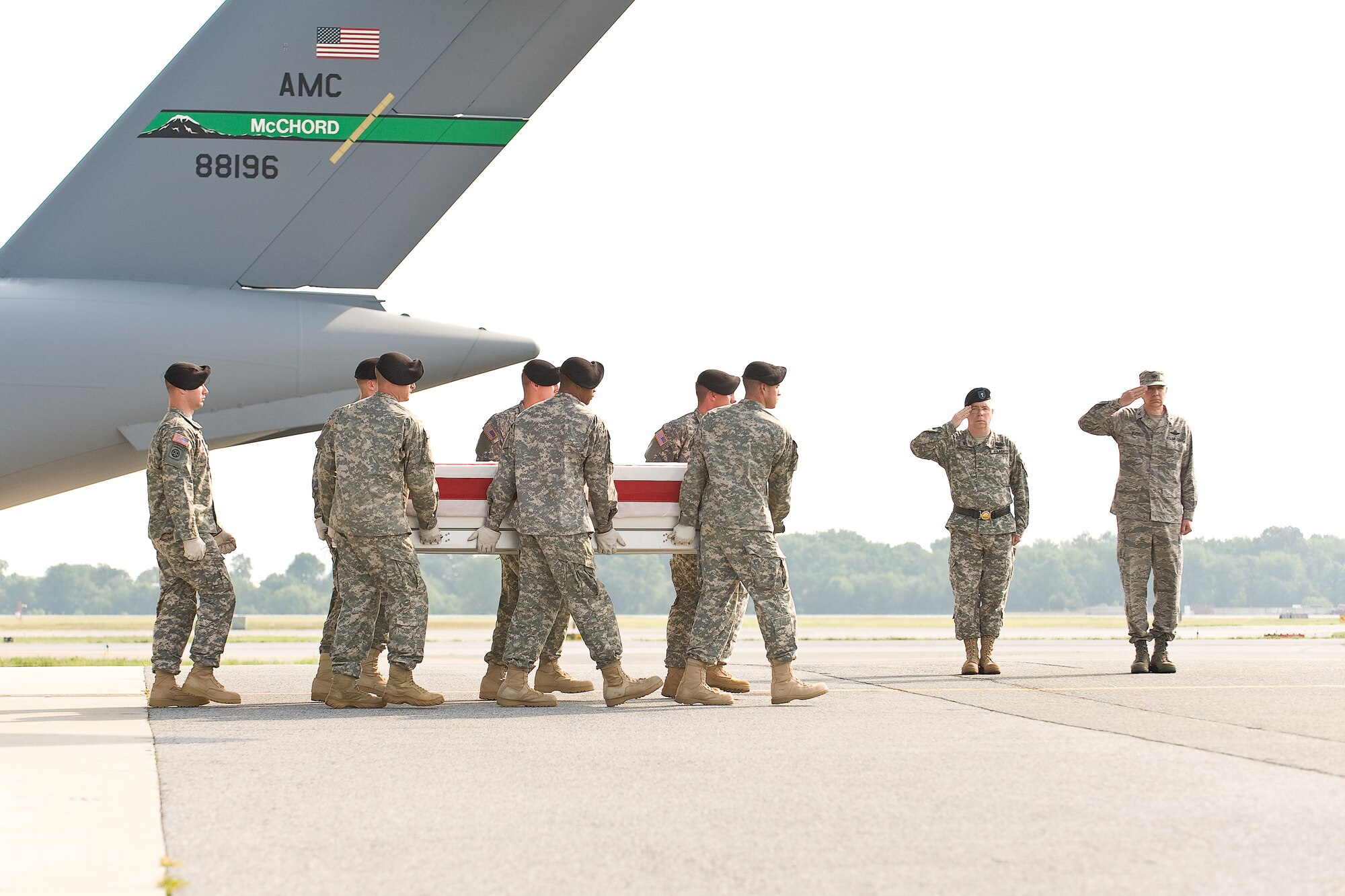 A U.S. Army carry team transfers the remains of Army Pfc. Robert K. Repkie, of Knoxville, Tenn., at Dover Air Force Base, Del., June 26. (U.S. Air Force photo/Roland Balik)