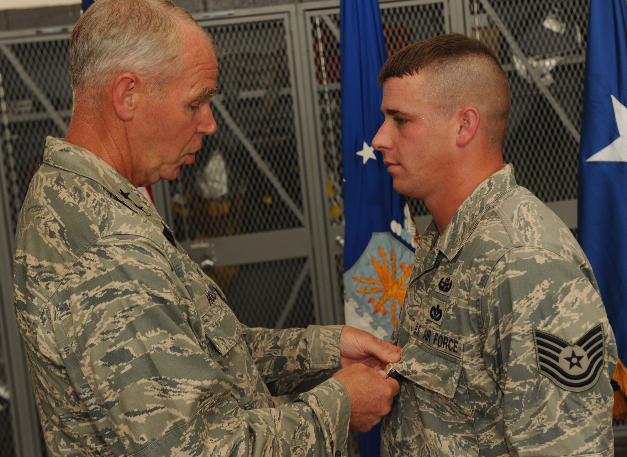 MOODY AIR FORCE BASE, Ga. -- Maj. Gen. William Holland, 9th Air Force commander, presents the Bronze Star medal to Tech. Sgt. Jason Kreider, 23rd Civil Engineer Squadron explosive ordinance disposal craftsman, during a visit here June 29. General Holland awarded the medal during his visit to the squadron. (U.S. Air Force photo by Airman 1st Class Benjamin Wiseman/RELEASED)