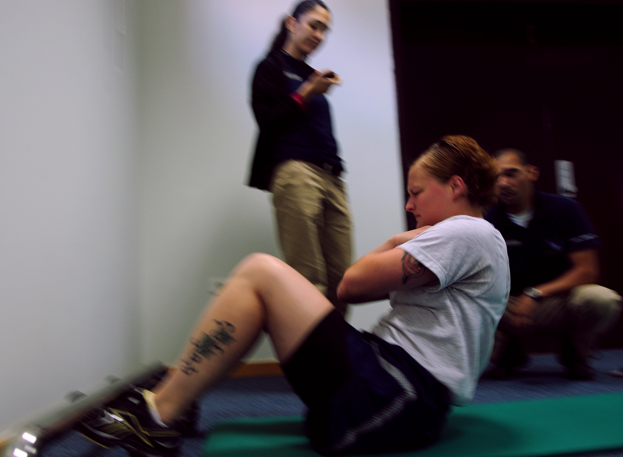 Fighting through the pain, Senior Airman Ashley Wood, 39th Air Base Wing, completes the sit-up portion of her mock physical fitness test Tuesday, June 29, 2010 at Incirlik Air Base, Turkey. For the past two months, the FAC has offered practice PT tests, and officially began administering all base physical fitness tests July 1. This new PT program is in accordance with a new Air Force-wide PT policy. (U.S. Air Force photo/Senior Airman Alex Martinez)