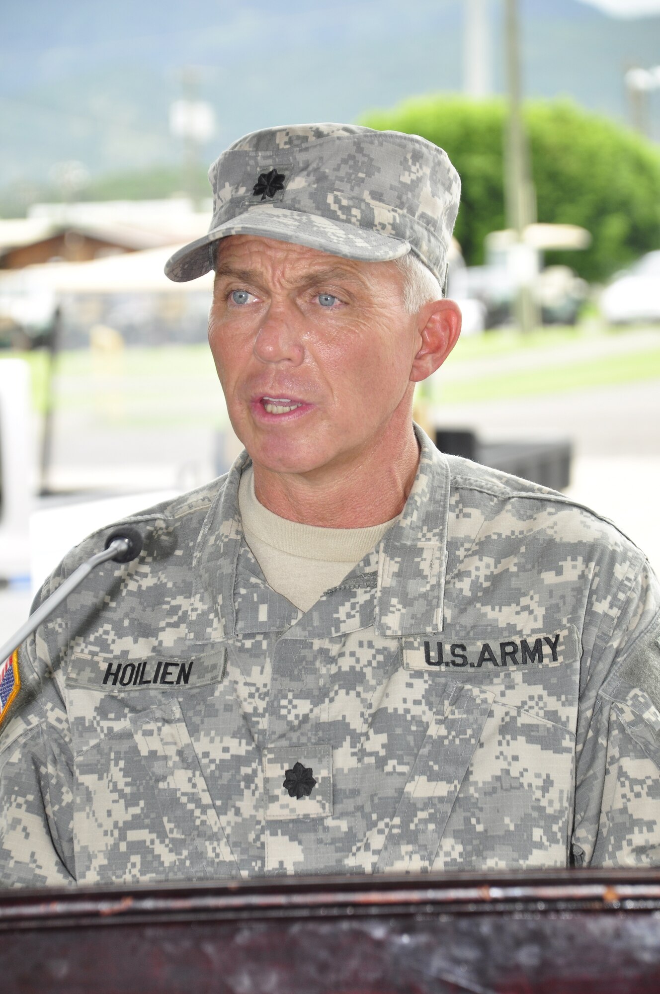 SOTO CANO AIR BASE, Honduras --  Lt. Col. Michael Hoilien, the new Medical Element commander here, speaks at the MEDEL change of command ceremony here June 17. Colonel Hoilien took command from Col. Marie Dominguez. (U.S. Air Force photo/Martin Chahin)