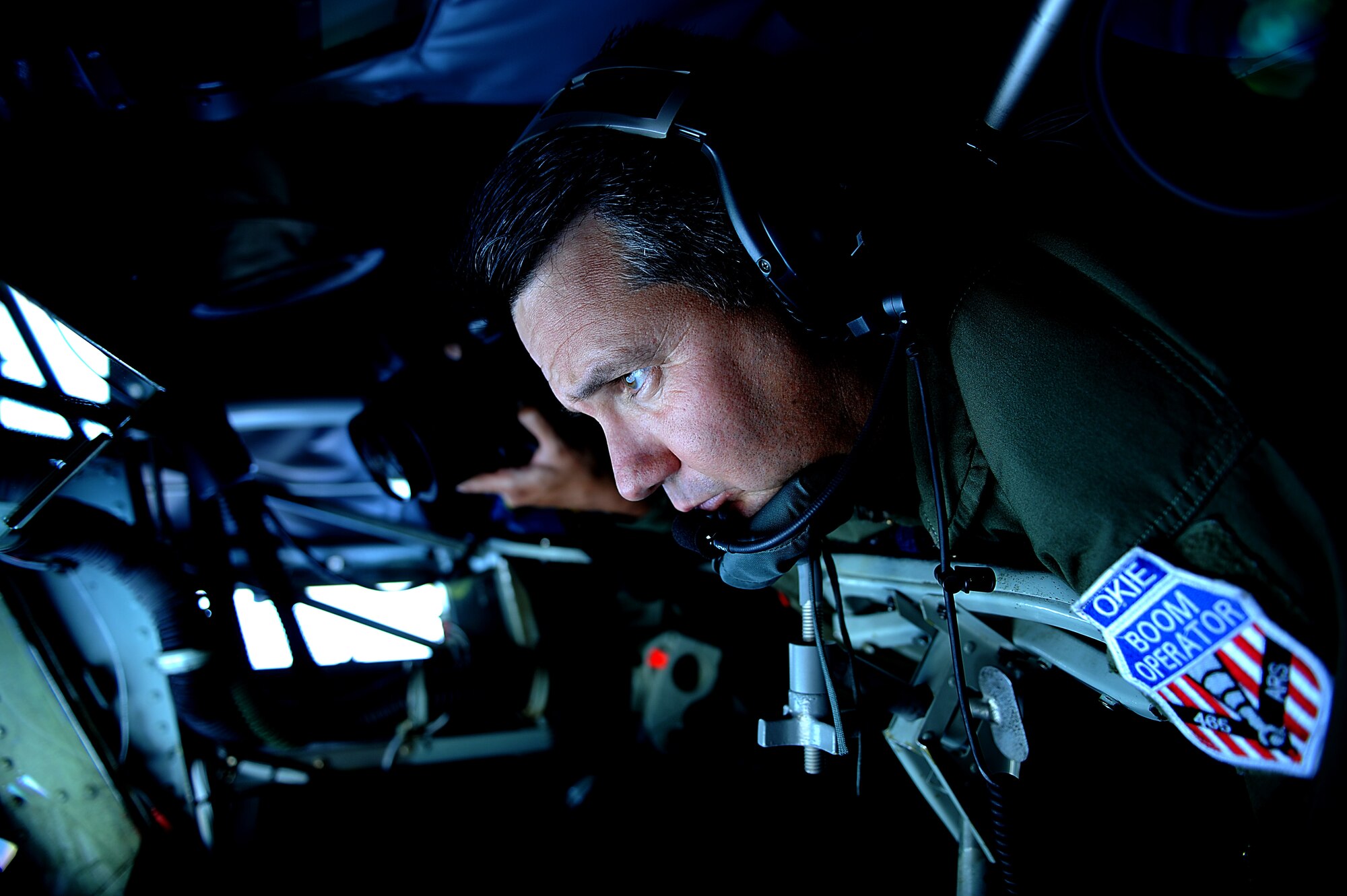 KC-135 Stratotanker Boom Operator MSgt Alvin Kuper with the 465th Air Refueling Squadron, Tinker AFB, Oklahoma refuels a U.S. Navy F/A-18 during a refueling mission on July 8, 2010 in support of RIMPAC 2010 at Hickam AFB, Hawaii. RIMPAC 2010 is the 22nd in a series of significant international multilateral combined/joint military exercises scheduled biennially by U.S. Pacific Fleet and takes place here in the Hawaiian operating area. RIMPAC includes more than 14 nations, 34 ships, five submarines, more than 100 aircraft and more than 20,000 Soldiers, Sailors, Marines and Airman. RIMPAC enhances cooperation between partnering nations and practices our ability to plan, communicate, and execute operations. (U.S. Air Force photo by: MSgt Jeremy Lock) (Released) 