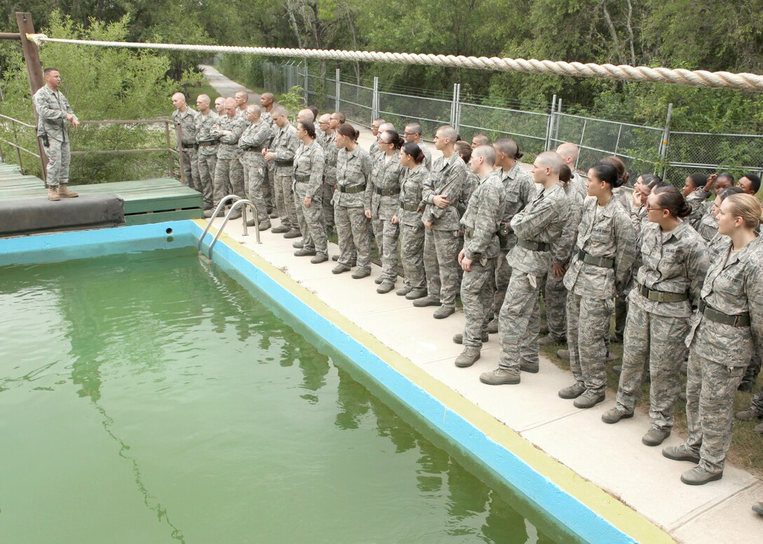 Trainees take on confidence course