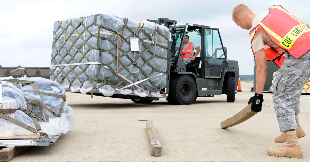 LANGLEY AIR FORCE BASE, Va. – The 633d Logistics Readiness Squadron marshalling and load team, builds a silhouette chalk to be loaded on an aircraft during a Cargo Deployment Function war day July 13.  The exercise is in preparation for an upcoming ORE.  (U.S. Air Force photo/Staff Sergeant Tabitha Kuykendall) 