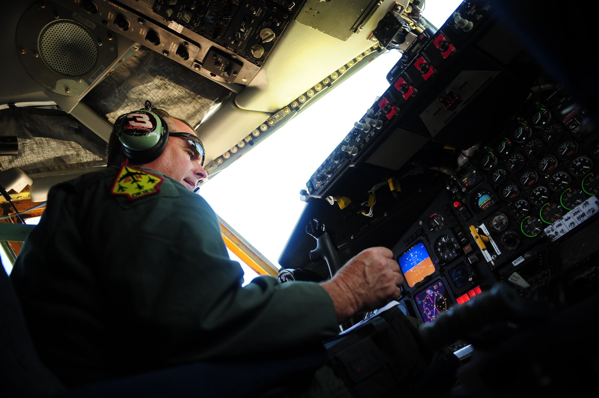 U.S. Air Force Lt. Col Daryl Humphrey, a KC-135 Stratotanker pilot assigned to the 465th Air Refueling Squadron, Tinker Air Force Base, Okla., prepares an aircraft for takeoff during exercise Rim of the Pacific (RIMPAC) at Joint Base Pearl Harbor Hickam, Hawaii, July 9, 2010.  RIMPAC 2010 is the 22nd in a series of significant international combined/joint military exercises scheduled biennially by U.S. Pacific Fleet and takes place in the Hawaiian operating area.  RIMPAC training operations include participation by more than 14 nations, 34 ships, five submarines, more than 100 aircraft, and more than 20,000 Soldiers, Sailors, Marines and Airmen.  Multilateral exercises such as RIMPAC enhance cooperation between partnering nations and provide a unique opportunity to practice the ability to plan, communicate, and execute operations.  (U.S. Air Force photo by Tech. Sgt. Jacob N. Bailey/Released)


