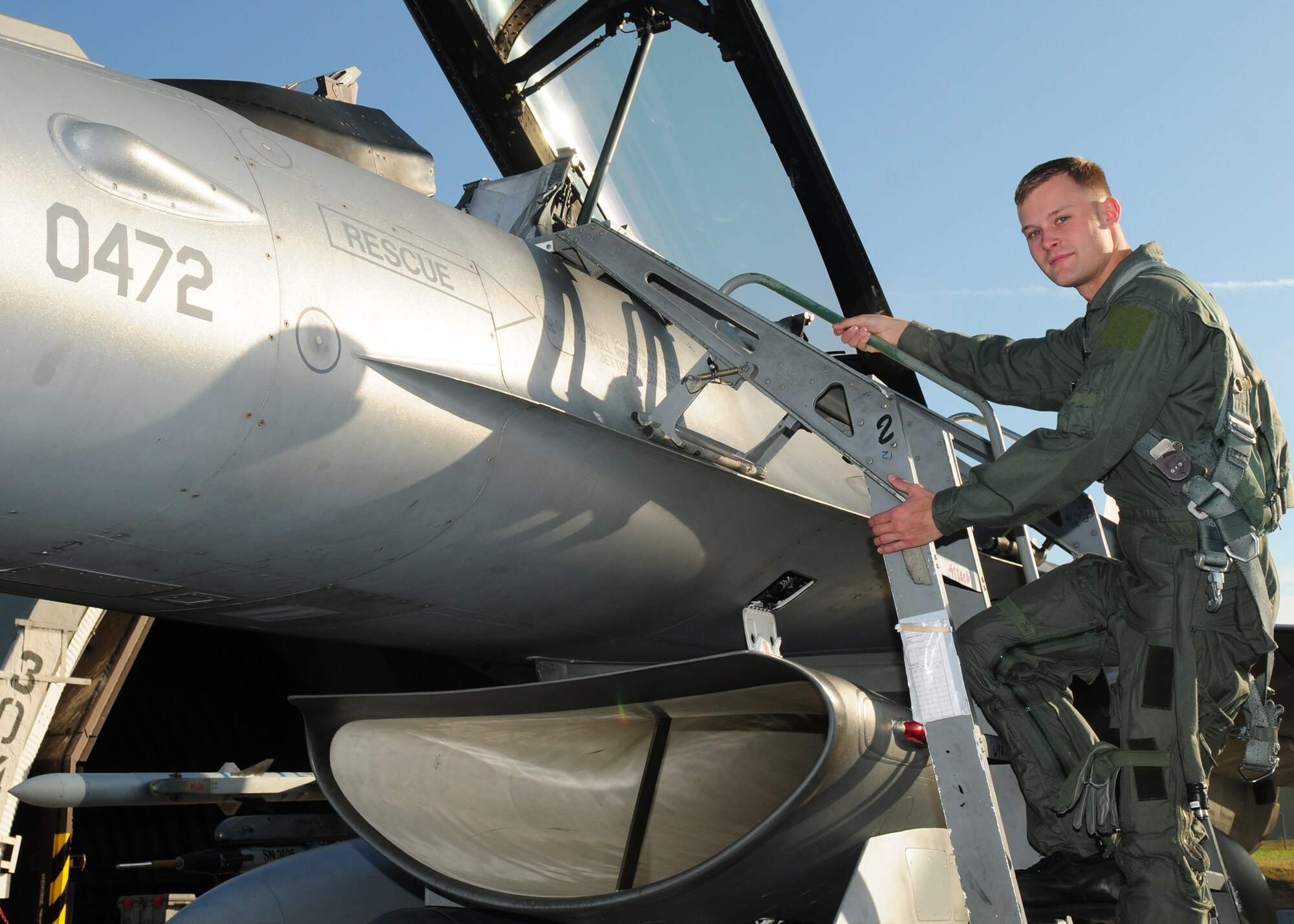 SPANGDAHLEM AIR BASE, Germany -- Staff Sgt. Timothy Franseen, 703rd Munitions Support Squadron NCO in charge custody forces training, received an incentive flight July 9 from the 22nd Fighter Squadron.  Sergeant Franseen was selected as the 2009 52nd Fighter Wing Airman of the Year. (U.S. Air Force photo/Staff Sgt. Heather M. Norris)
