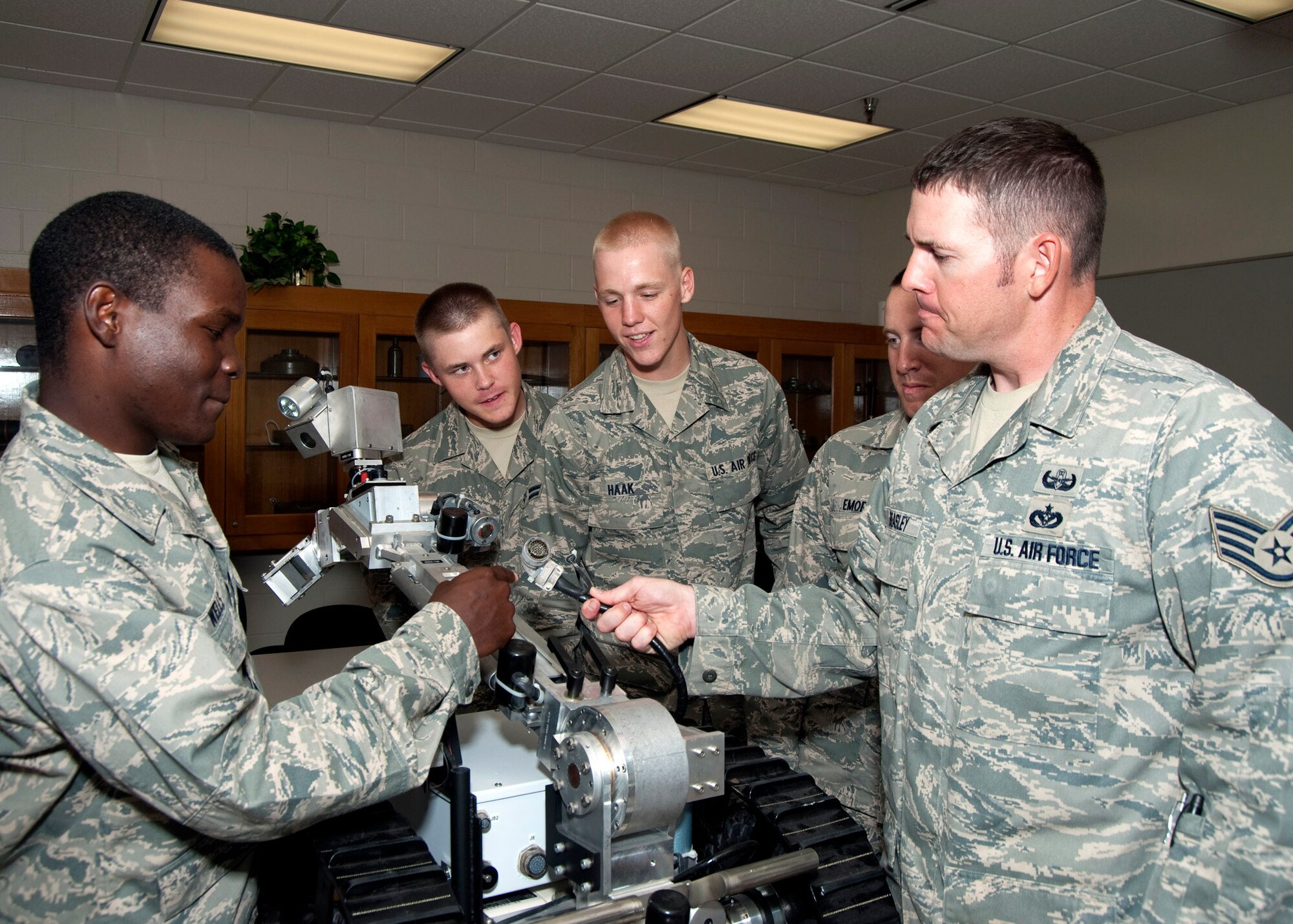 Staff Sgt. Kevin Beasley, 366th Training Squadron Det. 3, instructs Airmen on the equipment involved in explosive ordnance disposal during classroom training at Eglin Air Force Base, Fla.  (Courtesy photo.)