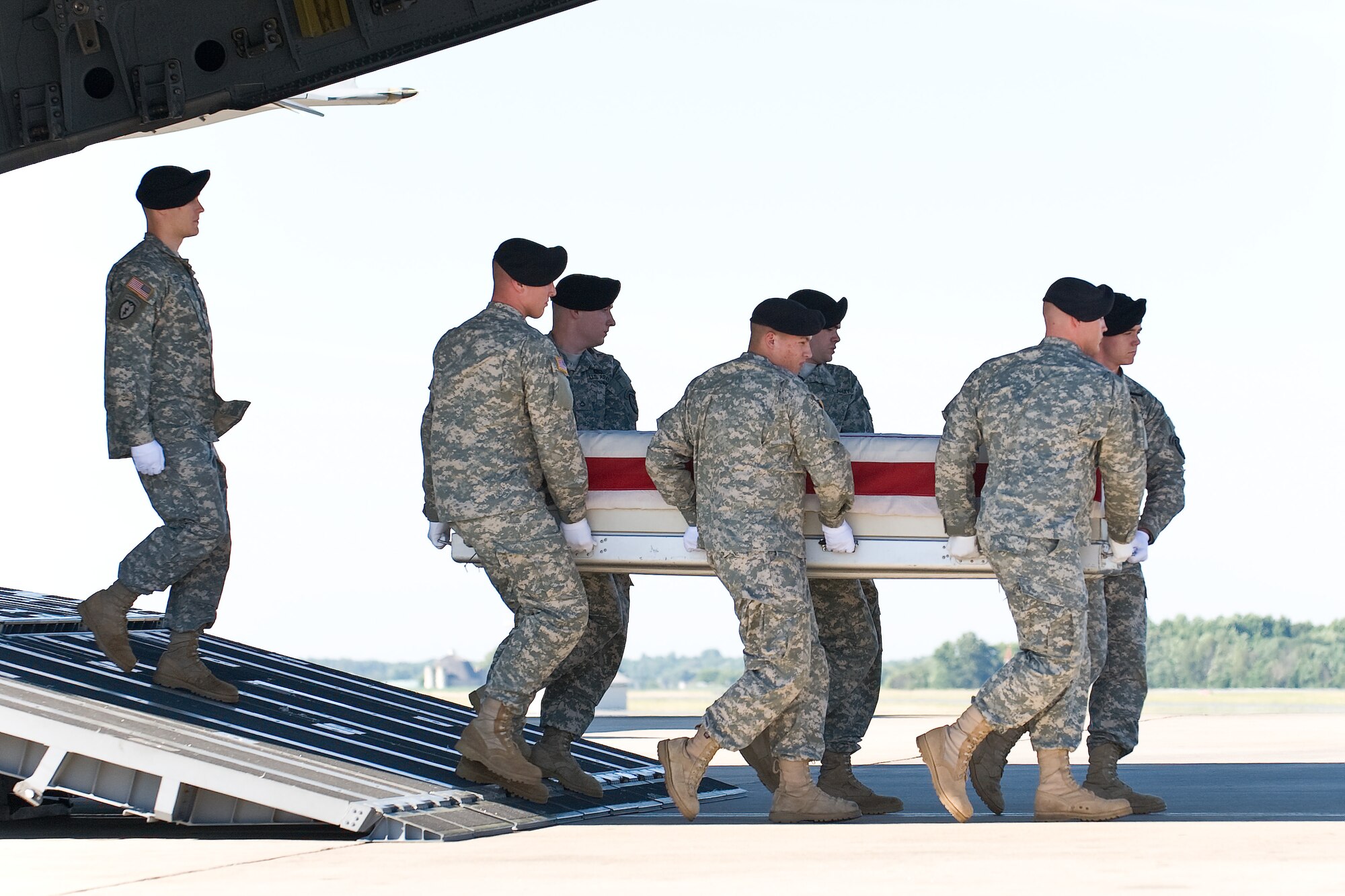 A U.S. Army carry team transfers the remains of Army Pfc. Ryan J. Grady, of Bristow, Okla., at Dover Air Force Base, Del., July 4. Pfc. Grady was assigned to the Special Troops Battalion, 86th Infantry Brigade Combat Team, Bradford, Vt. (U.S. Air Force photo/Roland Balik)