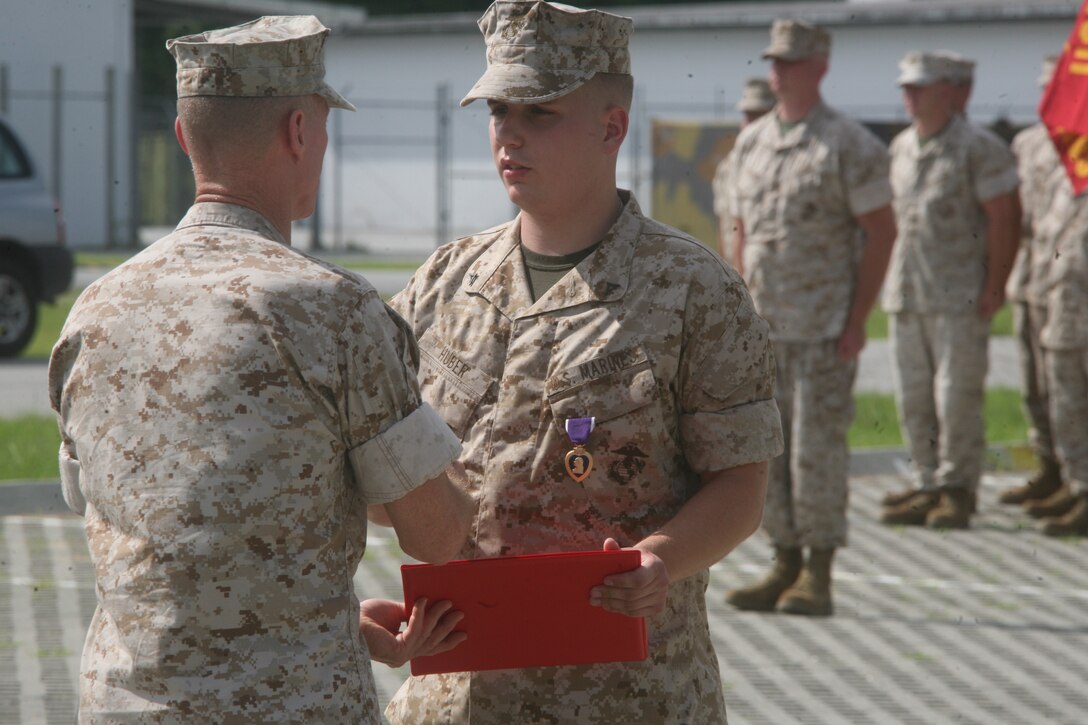 Maj. Gen. James F. Flock shakes Lance Cpl. Jason Huber’s hand after pinning the Purple Heart to Huber’s chest during a ceremony held at Marine Air Support Squadron 1’s headquarters building July 16. Huber received the medal for his actions in Afghanistan. Huber is an aviation communications system repairman, and Flock is the commanding general of the 2nd Marine Aircraft Wing.