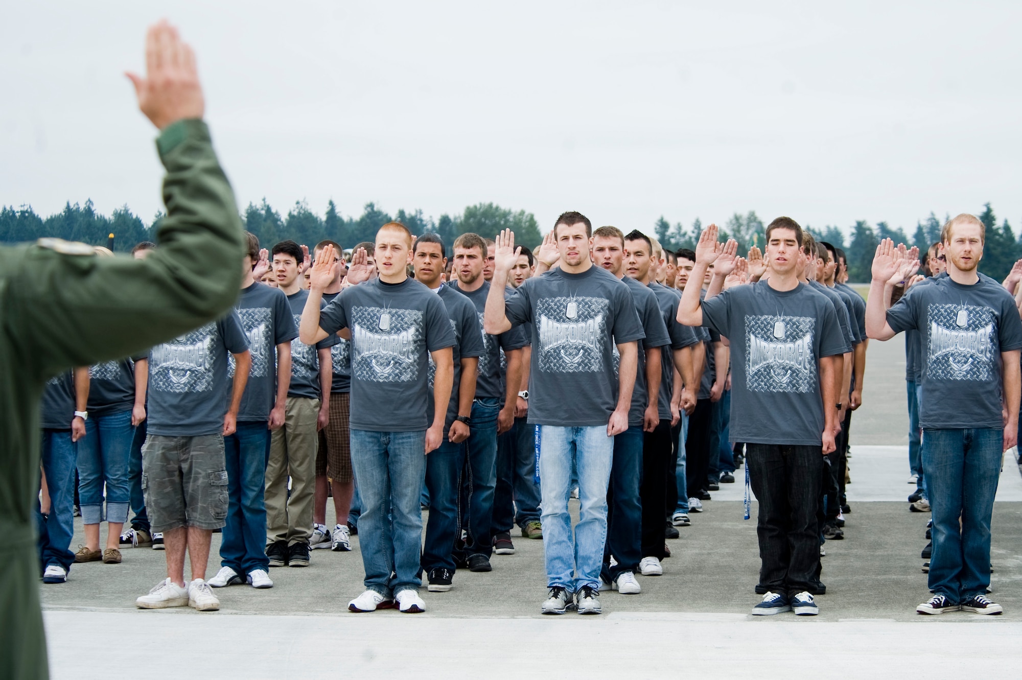 Col. Kevin Kilb, 62nd Airlift Wing commander, administers the oath of enlistment to 201 future Airmen as part of a record breaking enlistment ceremony at McChord Field July 17. (U.S. Air Force Photo/Abner Guzman)