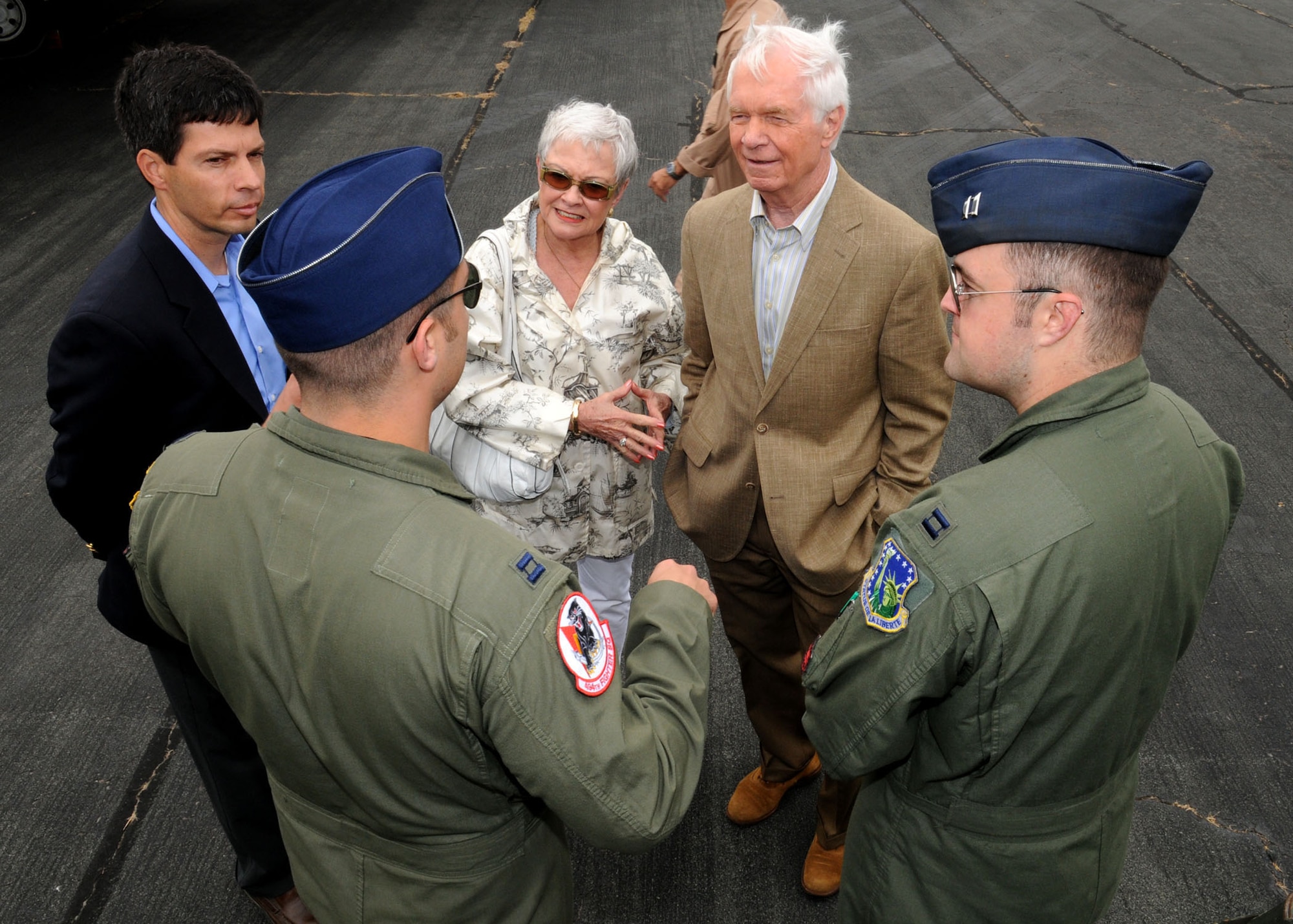 FARNBOROUGH, United Kingdom -- Mississippi Senator Thad Cochran visit with Airmen during the Farnborough International Air Show July 19. The world renowned air show exhibits the latest in aerospace equipment and technology. (U.S. Air Force photo/ Staff Sgt. Jerry Fleshman) 