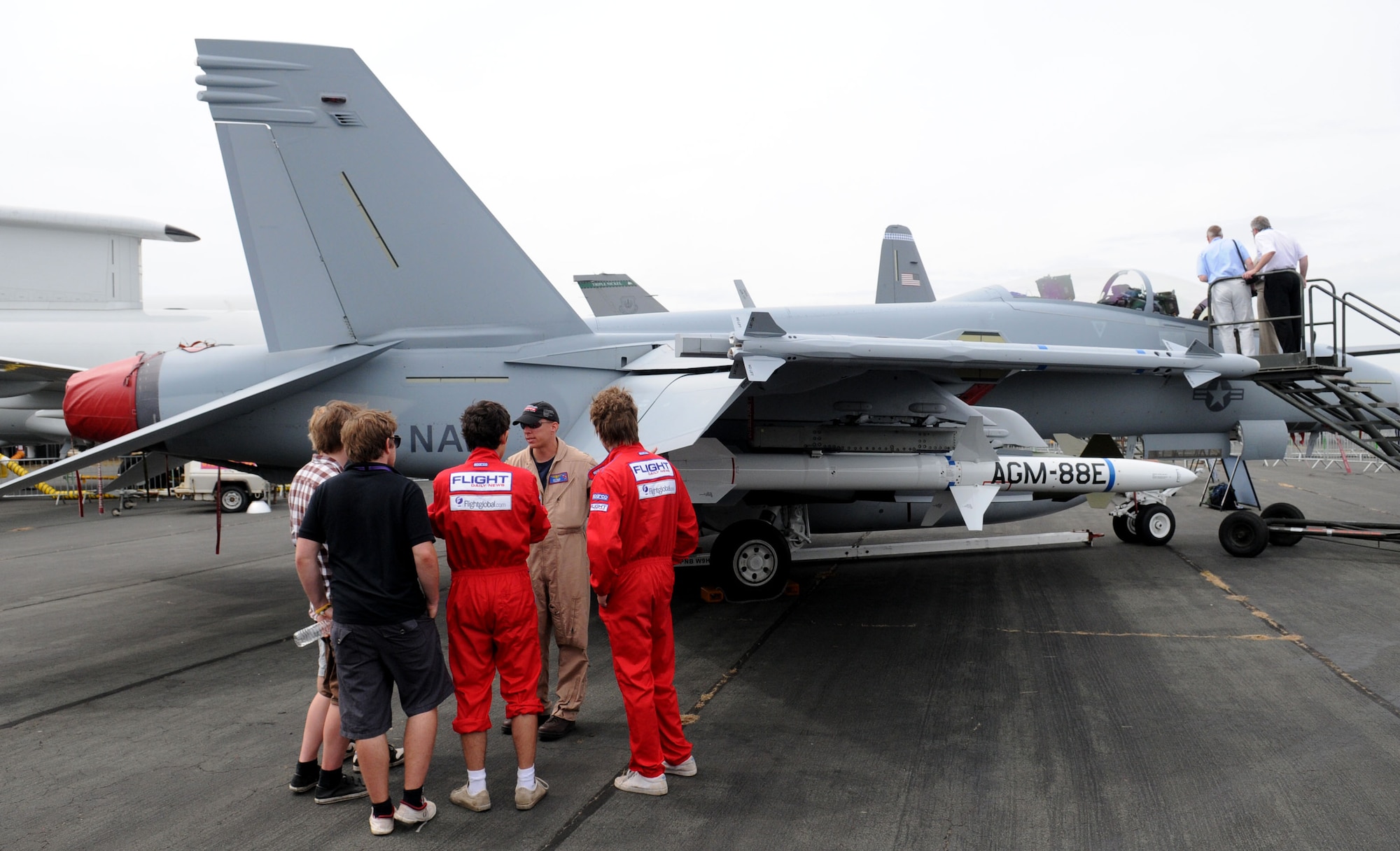 FARNBOROUGH, United Kingdom – Lt. Ray Bieze, F/A-18F pilot, Air Test and Evaluation Squadron Two Three, Naval Air Station Patuxent River, Md. tours a group of aviation enthusiasts around an F/A-18F Super Hornet during the Farnborough International Air Show July 20. Lieutenant Bieze explained the different areas around the aircraft and capabilities of the Super Hornet to the group. (U.S. Air Force photo/ Staff Sgt. Jerry Fleshman)