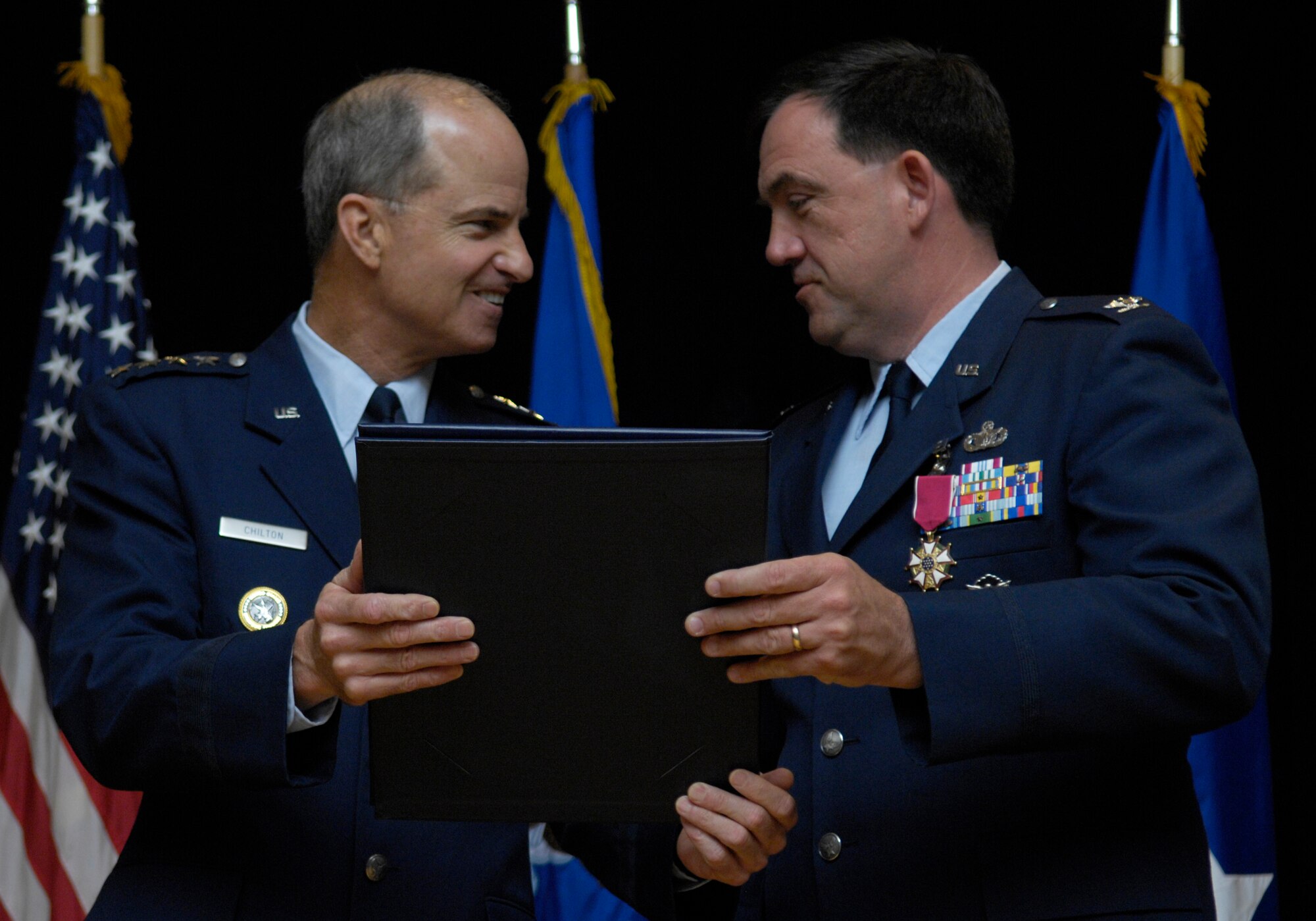 VANDENBERG AIR FORCE BASE, Calif. – Gen. Kevin Chilton, U.S. Strategic Command commander, speaks with Col. Richard Wright, the 30th Mission Support Group commander, during Colonel Wright’s retirement ceremony at the Pacific Coast Club here Friday, July 23, 2010. General Chilton retired Colonel Wright after 25 years of service. (U.S. Air Force photo/Airman 1st Class Lael Huss)