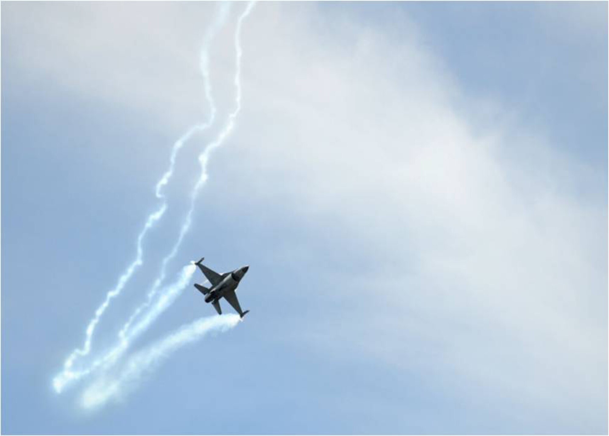 An Air Force F-16C Fighting Falcon from the 31st Fighter Wing, Aviano Air Base, Italy, performs aerial acrobatics for more than 285,000 aviation enthusiasts during the Farnborough International Air Show July 21. Most commonly known as the "Viper," this compact multi-role fighter has proven itself by dominating in air-to-air and air-to-ground combat. The F-16C's exceptional handling and maneuvering capabilities allow the aircraft to pull upwards of 9 Gs. Approximately 70 aircrew and support personnel from bases across Europe and the United States participated in the air show. This premier global aviation event allows exhibitors to showcase the newest aerospace equipment and technology. (U.S. Air Force photo/ Staff Sgt. Jerry Fleshman)