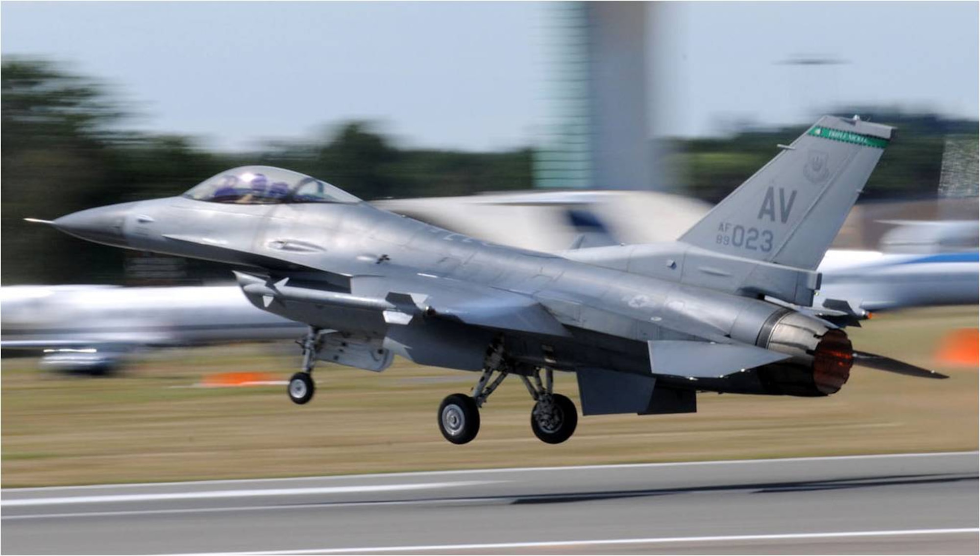 An Air Force F-16C Fighting Falcon, from the 31st Fighter Wing, Aviano Air Base, Italy, gets ready to touch down after a demo displaying the F-16C's superior handling and maneuvering capabilities to more than 285,000 aviation enthusiast during the 2010 Farnborough International Air Show July 21. (U.S. Air Force photo/ Staff Sgt. Jerry Fleshman)