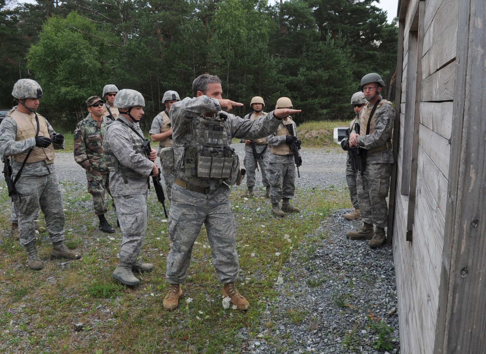 U.S. Air Force Tech. Sgt. Shawn Leonard, 9th Air Support Operations Squadron joint terminal attack controller instructor from Fort Hood, Tx, teaches urban close combat training class during exercise ALLIED STRIKE 10, Grafenwoehr, Germany, July 26, 2010. AS 10 is Europe's premier close air support (CAS) exercise, held annually to conduct robust, realistic CAS training that helps build partnership capacity among allied North Atlantic Treaty Organization nations and joint services while refining the latest operational CAS tactics. For more ALLIED STRIKE information go to www.usafe.af.mil/alliedstrike.asp. (U.S. Air Force photo by Senior Airman Caleb Pierce)