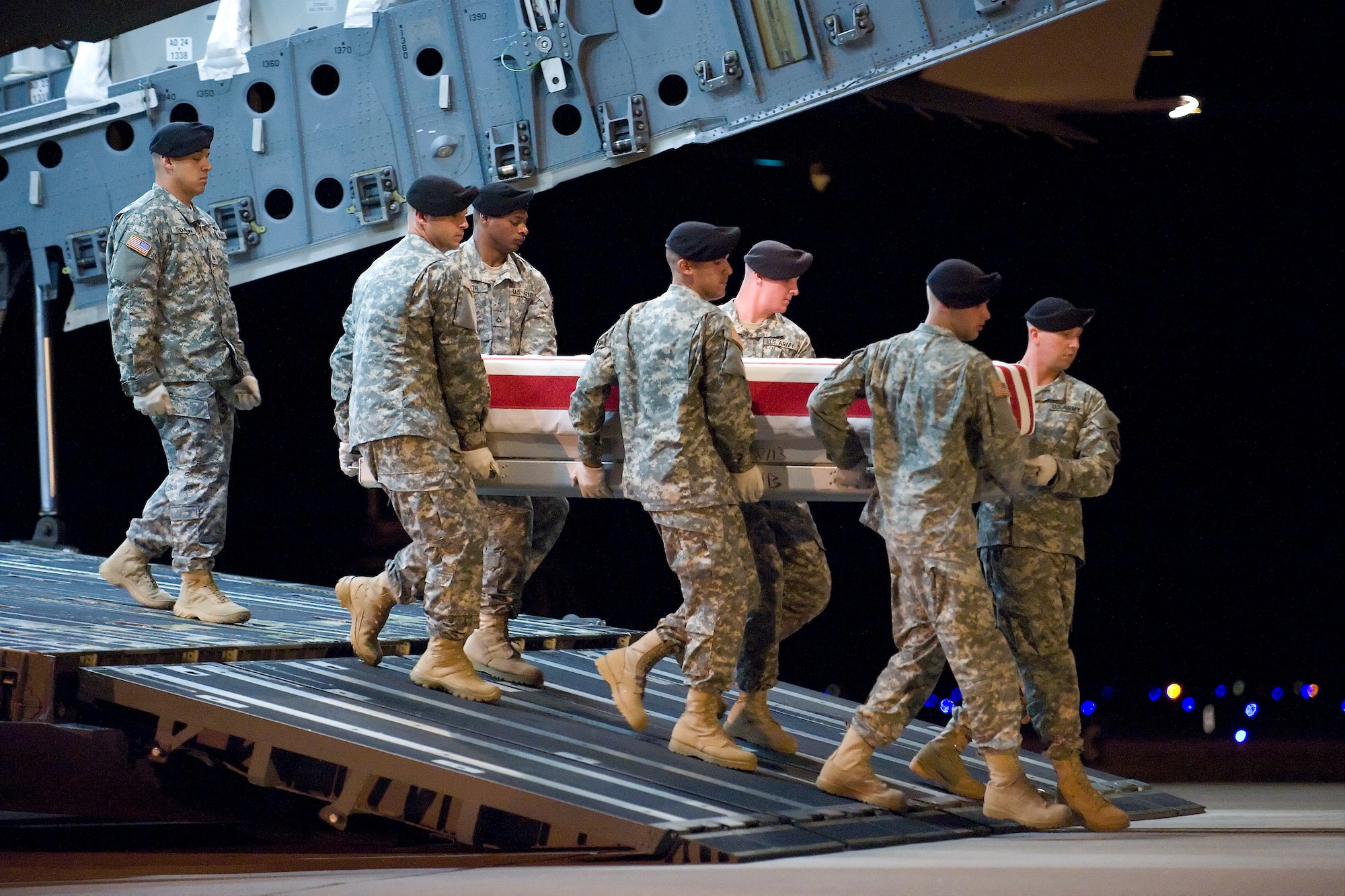 A U.S. Army carry team transfers the remains of Army 1st Lt. Robert N. Bennedsen, of Vashon, Wash., at Dover Air Force Base, Del., July 20. (U.S. Air Force photo/Roland Balik)