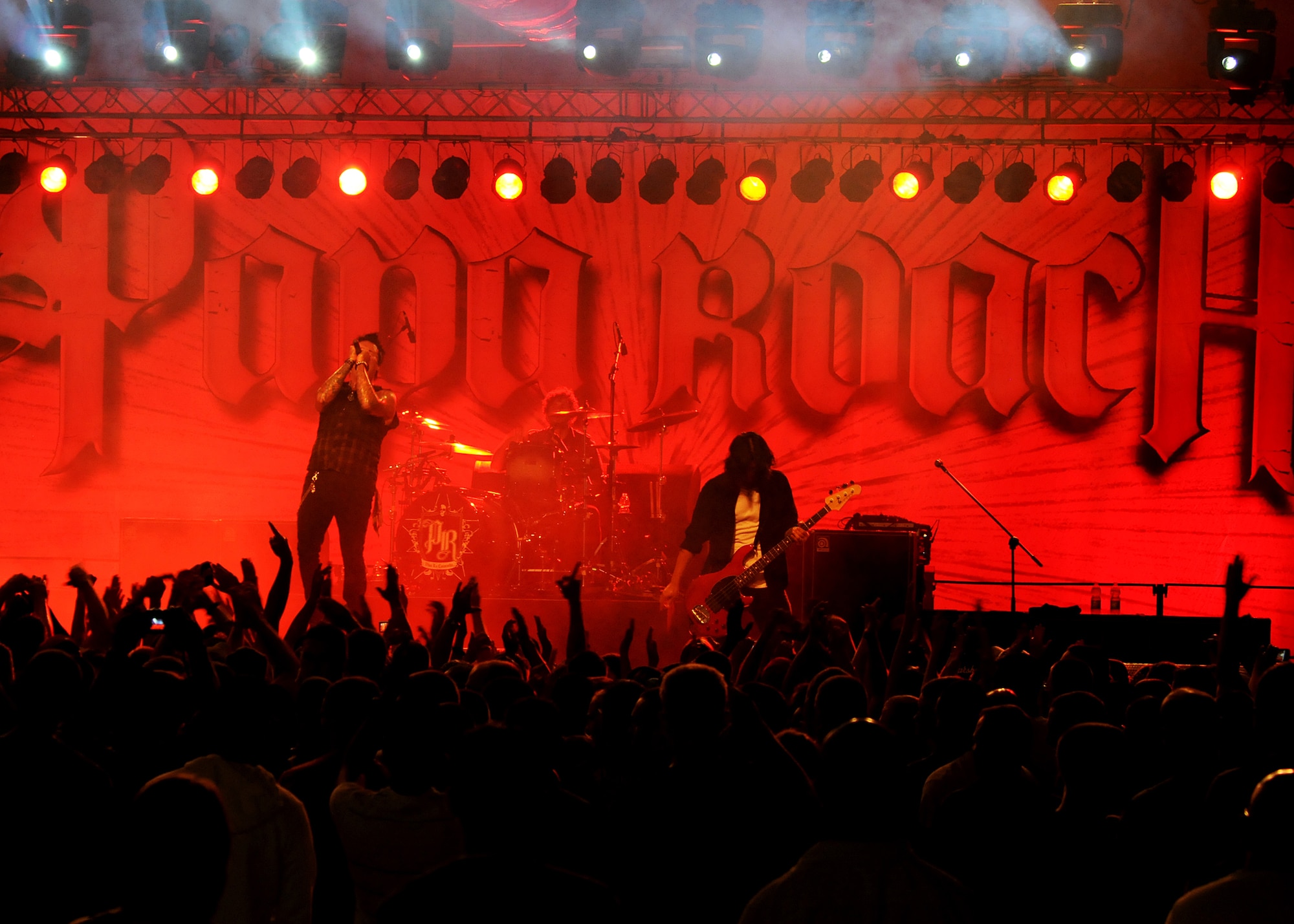 Papa Roach performs live for Aviano Airmen and their families July 25 at the Personnel Alert Holding Area.  Papa Roach has sold more than ten million album copies worldwide.  Papa Roach and Dear Superstar Preformed to Aviano Airmen and their families as part of Service Organization-sponsored show.  (U.S. Air Force photo/Senior Airman Tabitha M. Lee)