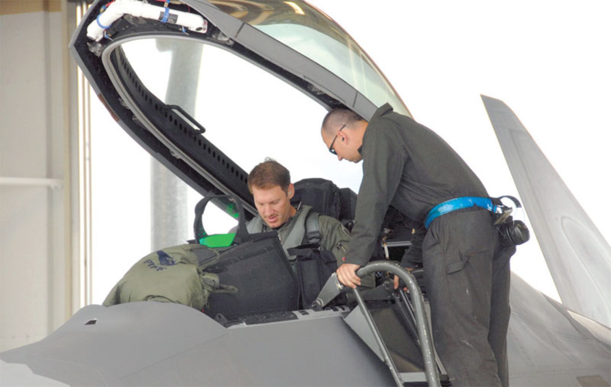 Airman 1st Class Adam Morehead, 3rd Wing Maintenance Squadron, and Air Force Lt. Col. David Piffarerio, 302nd Fighter Squadron, get ready to launch during Red Flag-Alaska July 30, 2009. Airmen belonging to the 477th Fighter Group functionally integrate into elements of 3rd Wing. (U.S. Air Force photo/Maj. Cary McPartlin)  
