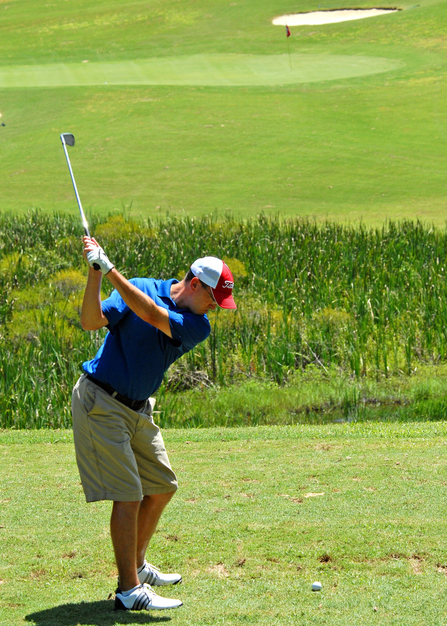 Jeff Kile, 53rd Wing, hits a chip shot from the tee box on a Par 3 during the base intramural golf championship July 28 at the Eglin golf course.  Perennial rivals, 53rd Wing and Air Force Research Lab, faced off in the championship match, with AFRL winning 8-4.  The AFRL team has claimed the base title three years straight.  (U.S. Air Force photo/Samuel King Jr.)
