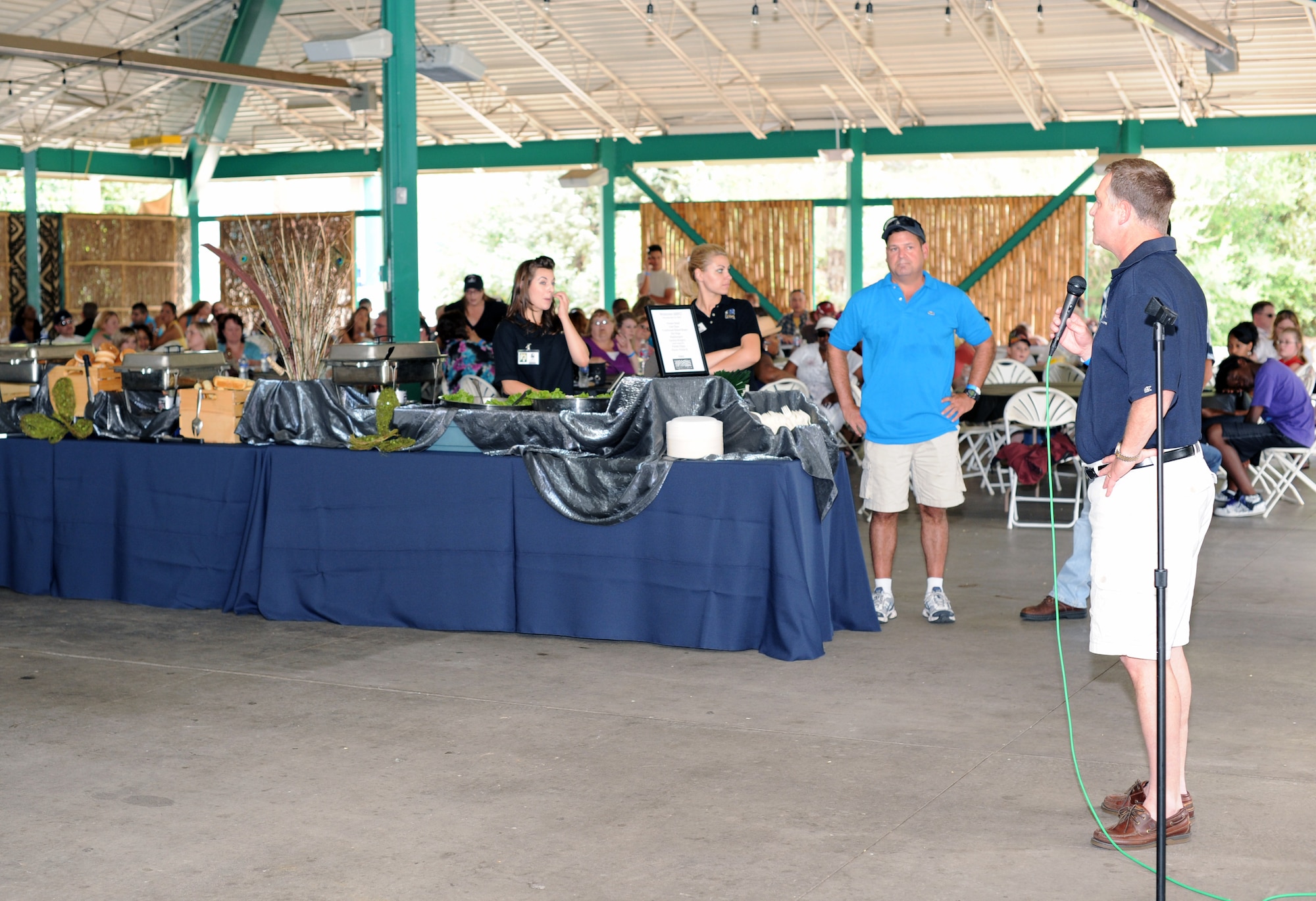 Col. David Zeh (right), ARPC commander, kicks off Summerfest 2010 at the Denver Zoo on July 22. Nearly 200 people attended this year's annual summer picnic. (U.S. Air Force photo/Kevin Bell)