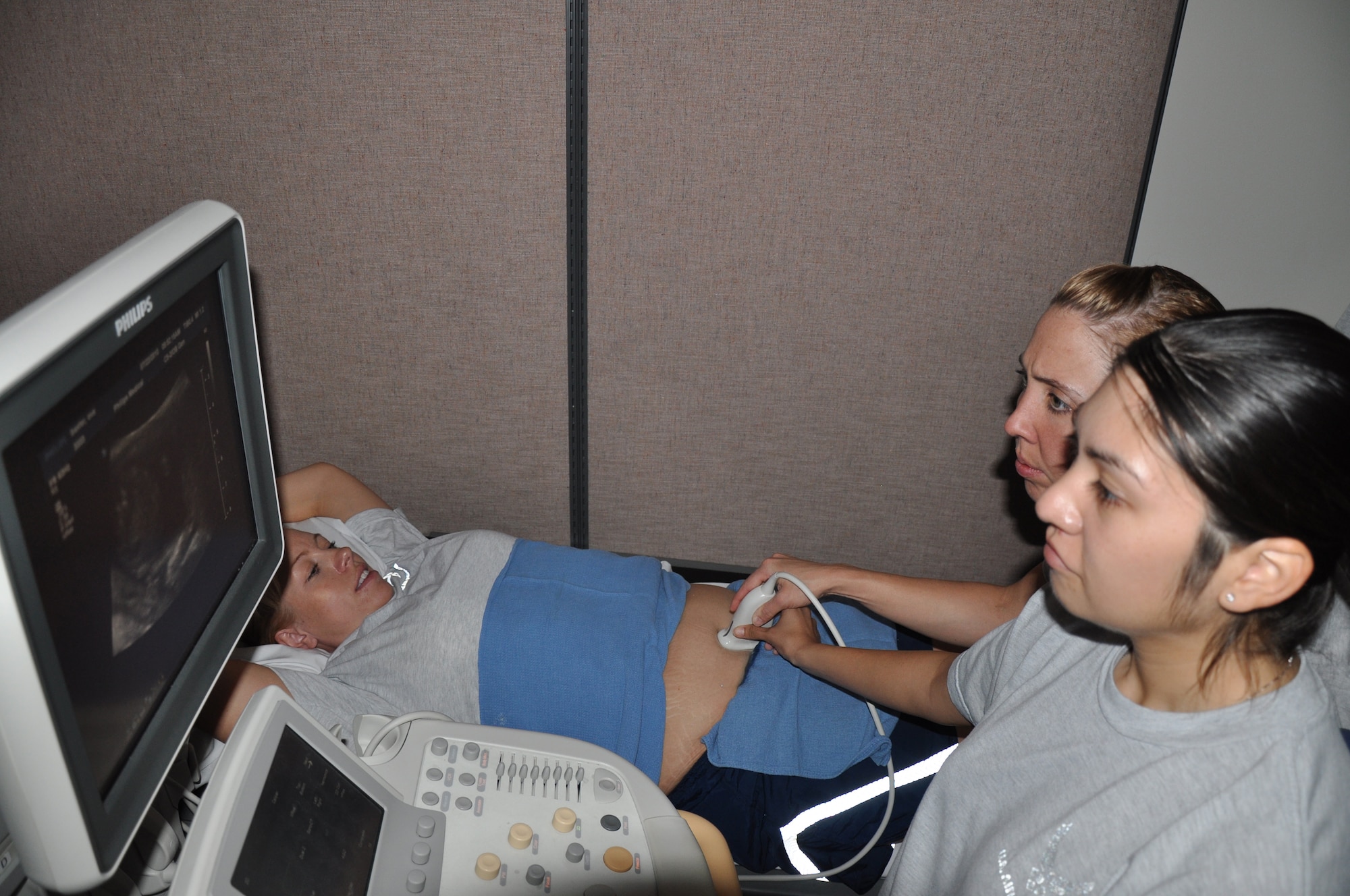 Staff Sgt. Evelyn Baxter (front), scans Senior Airman Jennifer King?s (back) abdomen and observes the 15 week old fetus, with the supervision of Tech. Sgt. Gloria Winings, 382nd TRS Ultrasound Sonography phase I instructor in training, July 22. The students in this class are the last to graduate from Sheppard Air Force Base, Texas, before the course makes the move to Fort Sam Houston, Texas as part of the Base Realignment and Closure recommendations. (U.S. Air Force photo/Airman 1st Class Adawn Kelsey)