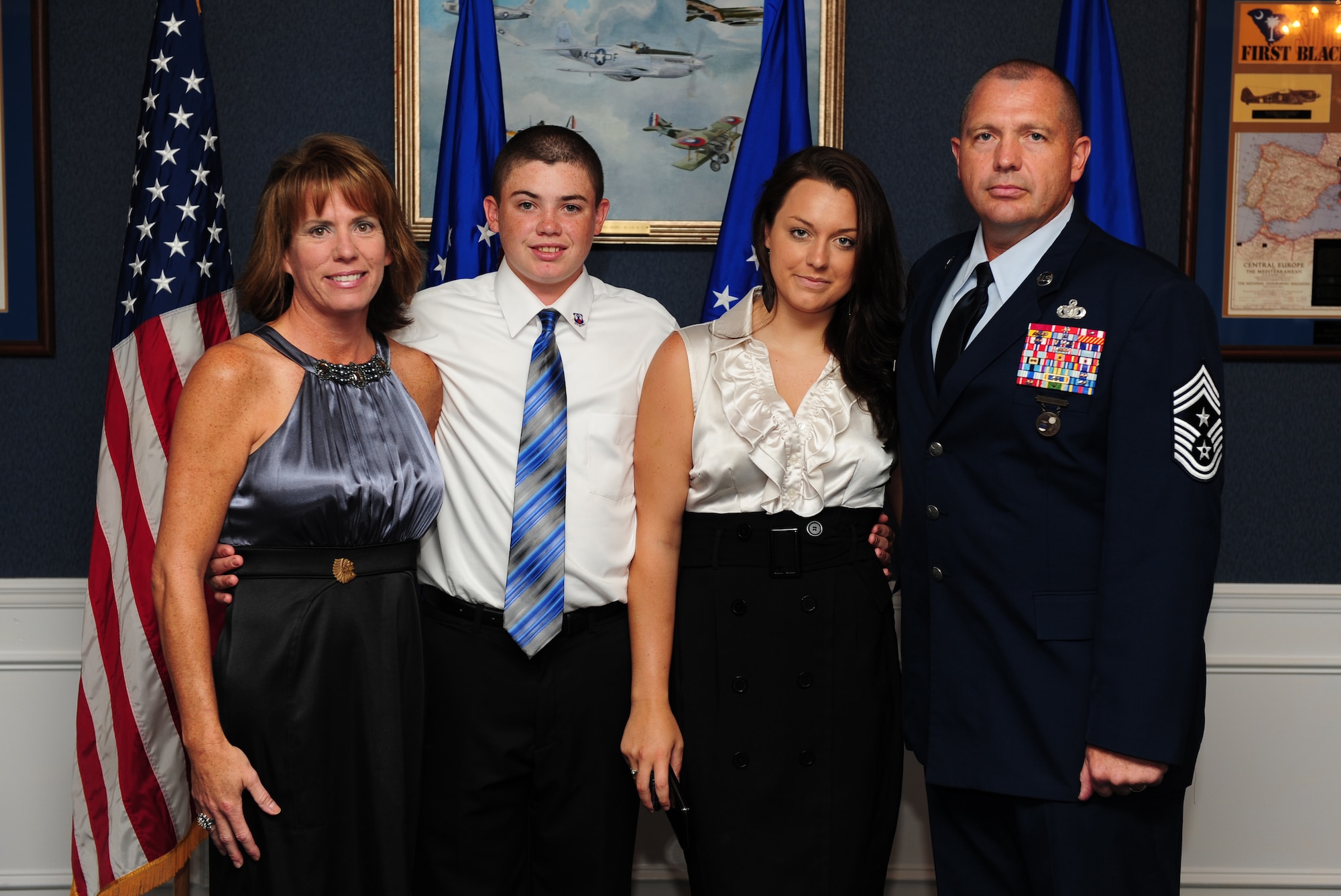 100723-F-6838W-003
SHAW AIR FORCE BASE, S.C. -- Chief Master Sgt. Scott Dearduff, 9th Air Force Command Chief stands with his family, July 23, 2010. Chief Dearduff put in over 28 years of service to the Air Force. Due to his high standards of conduct, courtesy and performance in his duties, the security forces badge number E1442 which he wore for years was retired from the Air Force, effective Jan. 1, 2011. (U.S. Air Force photo/Airman 1st Class Neil D. Warner)
