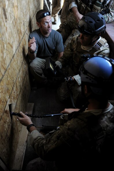 MOODY AIR FORCE BASE, Ga. -- Josh Hill, rescue equipment instructor, provides helpful hints to members of the 38th Rescue Squadron during their confined spaces training here July 29. Two rescue equipment instructors came to assist in the training of 38th RQS personnel with their new search and rescue equipment. (U.S. Air Force photo by Airman 1st Class Benjamin Wiseman/RELEASED)