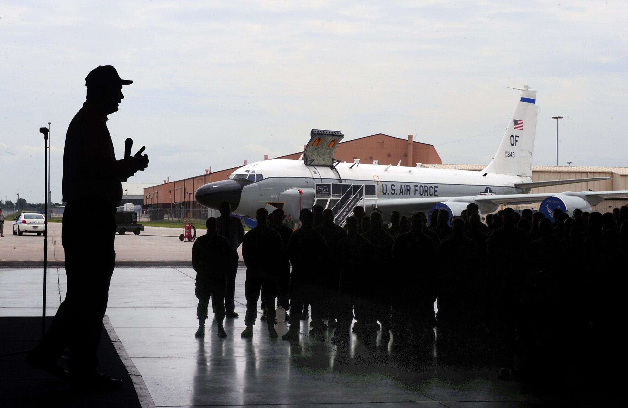 OFFUTT AIR FORCE BASE, Neb. -- Deputy Secretary of Defense William J. Lynn III,  speaks to more than 300 members of the Fightin' Fifty-Fifth at Dock One of the Bennie Davis Maintenance Facility here May 26. During his speech, Mr. Lynn thanked Team Offutt for all they do to support contingency operations around the globe. Afterward, he personally thanked and met every Airman in attendance. U.S. Air Force Photo by Josh Plueger
