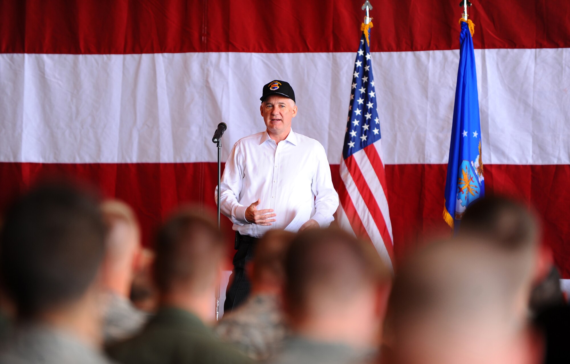 OFFUTT AIR FORCE BASE, Neb. -- Deputy Secretary of Defense William J. Lynn III, speaks to more than 300 members of the Fightin' Fifty-Fifth at Dock One of the Bennie Davis Maintenance Facility here May 26. During his speech, Mr. Lynn thanked Team Offutt for all they do to support contingency operations around the globe. Afterward, he personally thanked and met every Airman in attendance.
U.S. Air Force Photo by Josh Plueger
