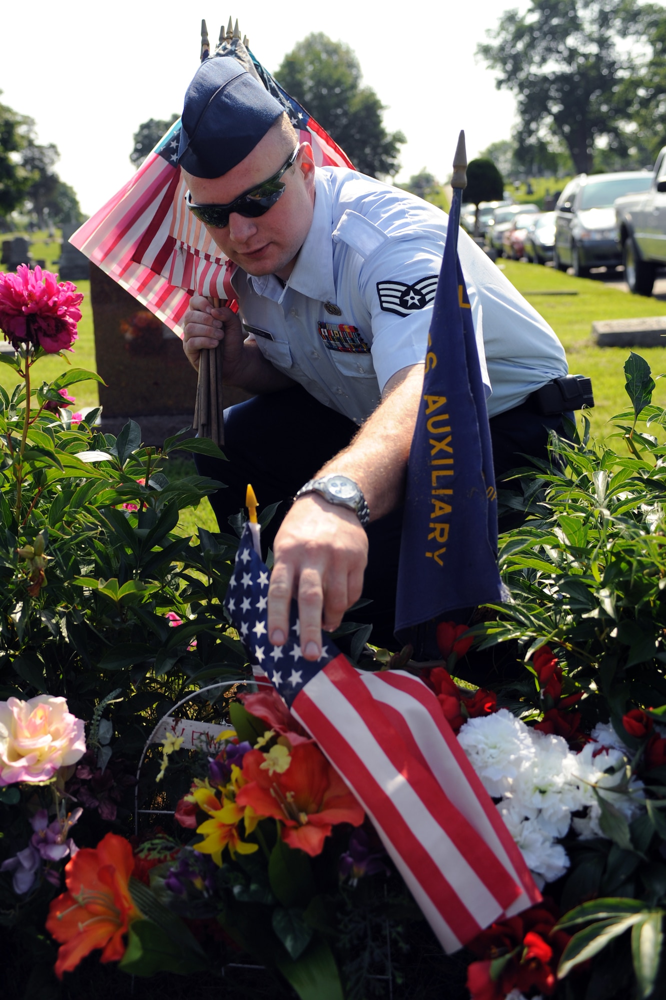 WHITEMAN AIR FORCE BASE, Mo., -- Staff Sgt. Kevin Monfreda, 509th Maintenance Squadron, places a flag on a Veteran's grave at Sunset Hill Cemetery in Warrensburg, Mo., May 28. Whiteman Airmen volunteered their time to help place flags at veteran's graves for Memorial Day to honor them.
(U.S. Air Force photo/Staff Sgt. Jason Huddleston)
