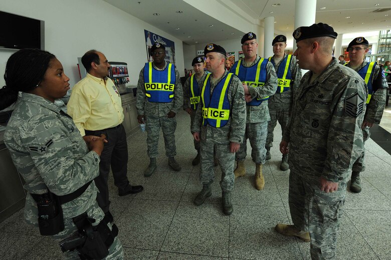 Celebrity Chef visits the KMCC > Ramstein Air Base > Article Display