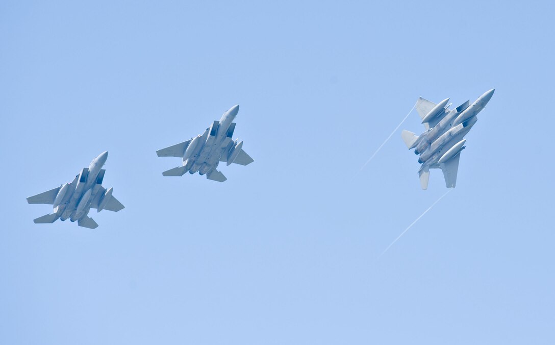 LANGLEY AIR FORCE BASE, Va. – 71st Fighter Squadron pilots return from a two-week temporary duty assignment to Tyndall Air Force Base, Fla., in support of a weapon system evaluation program May 27. The TDY was the last ever for the 71 FS as the unit will be deactivated this fall. The program is designed to evaluate pilots, aircraft and maintenance personnel in the area of ordnance employment. “Our maintenance support was the best I've ever seen in my 17 years of service,” said Lt. Col. Joel Cook, 71 FS commander. (U.S. Air Force photo/Staff Sgt. Barry Loo)