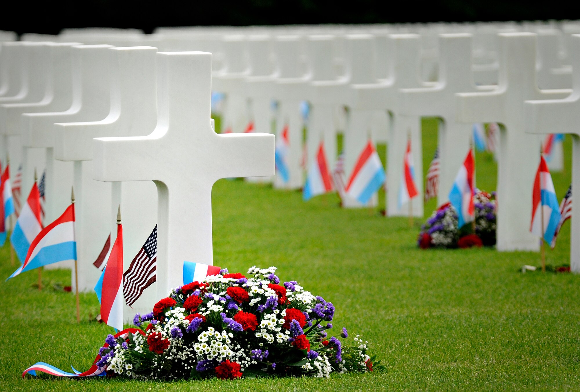 LUXEMBOURG CITY, Luxembourg – A wreath lies on the grave of an American servicemember at the Luxembourg American Cemetery and Memorial May 29. Several organizations from the 52nd Fighter Wing and local community laid wreaths to honor fallen servicemembers at the end of a Memorial Day ceremony. (U.S. Air Force photo/Senior Airman Benjamin Wilson)