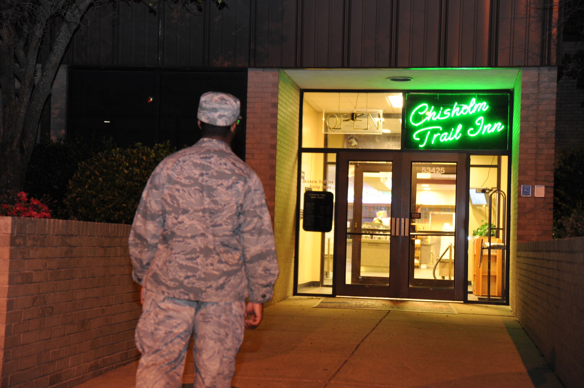 Chisholm Trail Inn dining facility is manned 24-hours a day, 7 days a week, 365 days a year to provide quality nutritious food for Team McConnell Airmen.  Approximately 300 to 400 Team McConnell members eat at the Chisholm Trail Inn dining facility daily, with 100 to 200 extra members during drill weekend.  Chisholm Trail Inn orders more than $45,000 worth of food for meals a month.  McConnell’s dining facility offers a special birthday meal every quarter and holiday meals for meal card and dorm members.  (U.S. Air Force photo/Tech. Sgt. Chyrece Campbell)