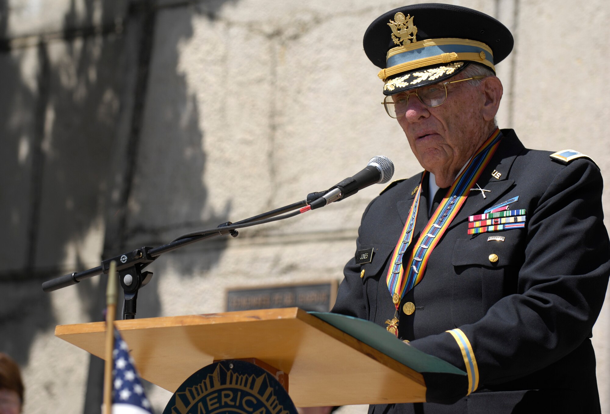 SAN LUIS OBISPO, Calif. -- Jack Jones, a former national commander of the military order of world wars, reads the Ragged Old Flag poem to the attendees of the Memorial Day service here Monday, May 31, 2010.  (U.S. Air Force photo/Senior Airman Andrew Lee) 