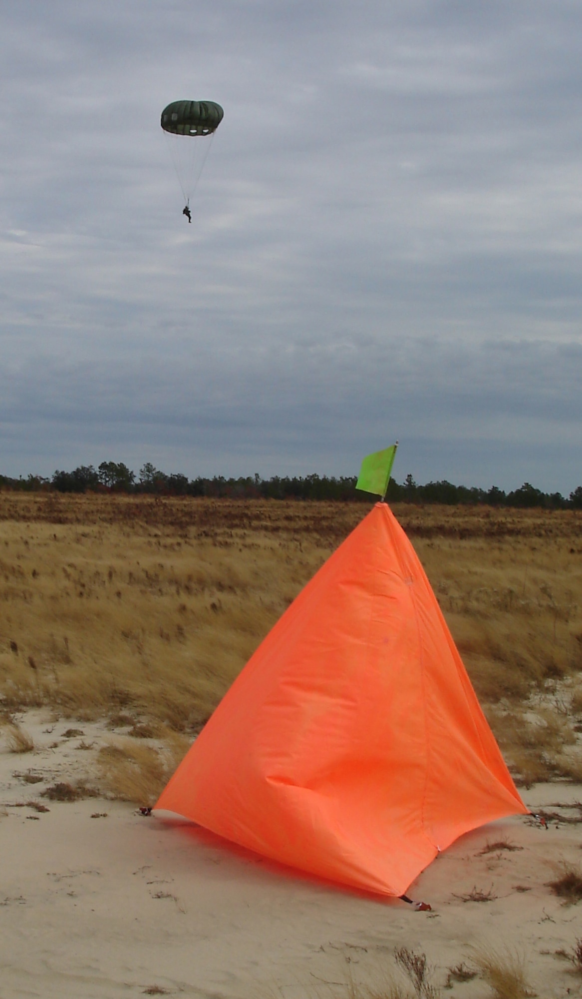 An unidentified parachutist floats next to the desired point of impact within the raised angle markers set by the 1st Special Operations Support Squadron Range Support flight Assault Zone team at an undisclosed location in the Eglin Range, Fla., Dec. 12, 2006. The Assault Zone team members draw on their combined experiences of more than 60 years in the field to assist Range Support clientele to successfully attain their Mission Essential Task Lists. (Courtesy photo)