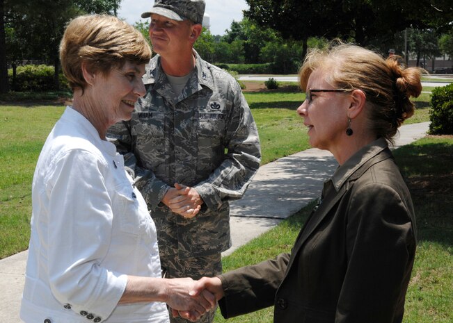 Deborah Mullen, left, meets with Flora Hoss-Mason and Col. Benjamin Wham at the Airmen and Family Readiness Center June 3, 2010. Mrs. Mullen spoke to spouses at the A&FRC and addressed issues which specifically concerned them. Mrs. Mullen is the wife of Adm. Mike Mullen, Chairman of the Joint Chiefs of Staff, who was also visiting JB CHS and spoke to officers and enlisted Airmen about their military issues and perspectives on the current state of the military. Colonel Wham is the 628th Mission Support Group commander and Mrs. Hoss-Mason is the director of the A&FRC. (U.S. Air Force Photo/Dave Williams)