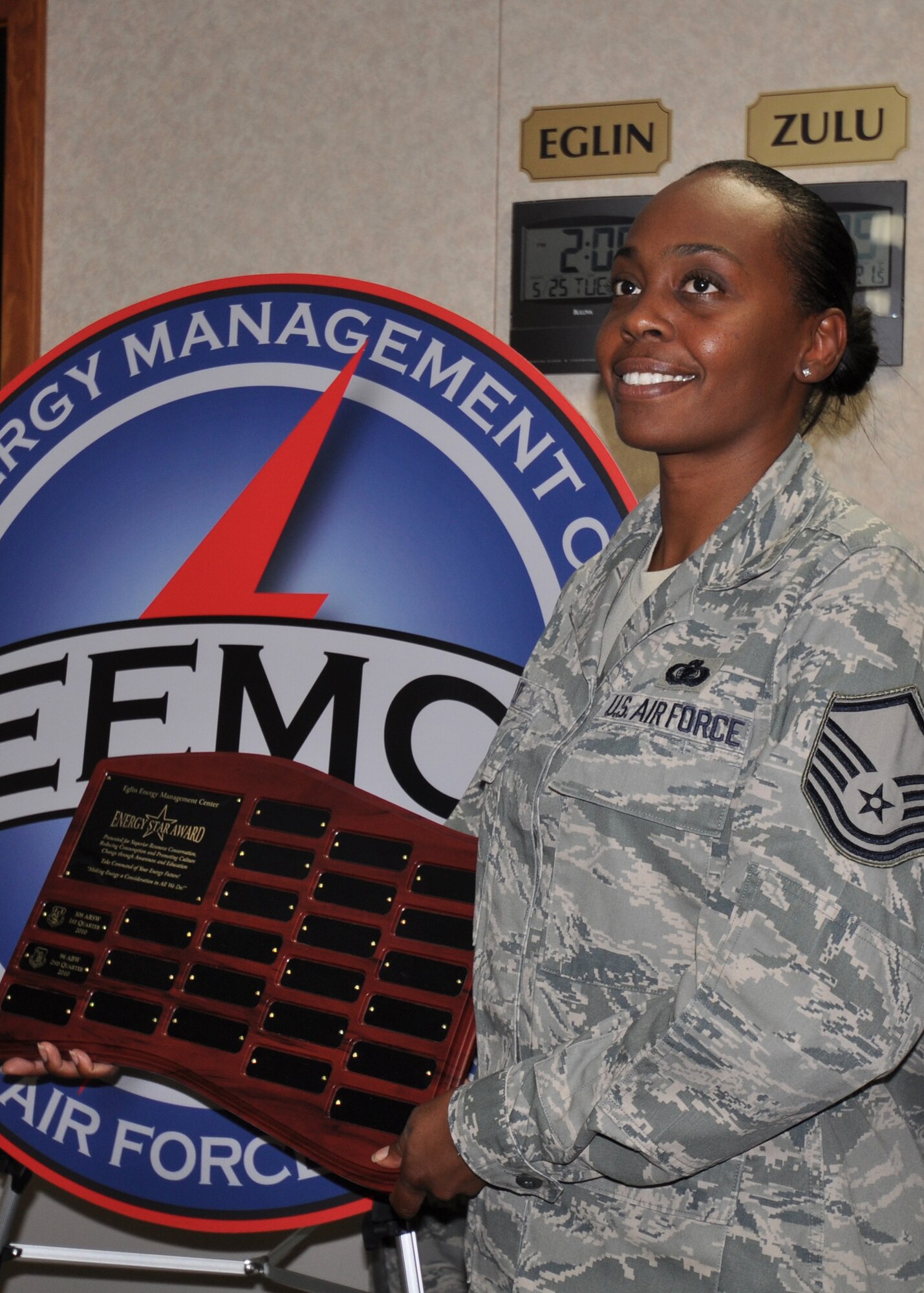 Master Sgt. Myeshia Lee, 96th Air Base Wing staff, accepts the plaque for helping the ABW headquarters building win the second-quarter energy contest.  The wing competed with three other buildings, including the Air Armament Center headquarters building, in the one-month contest.  The savings for all four buildings averaged a 3.12 percent reduction in energy usage and nearly $2,000 in energy costs.  (U.S. Air Force photo/Ashley M. Wright.)