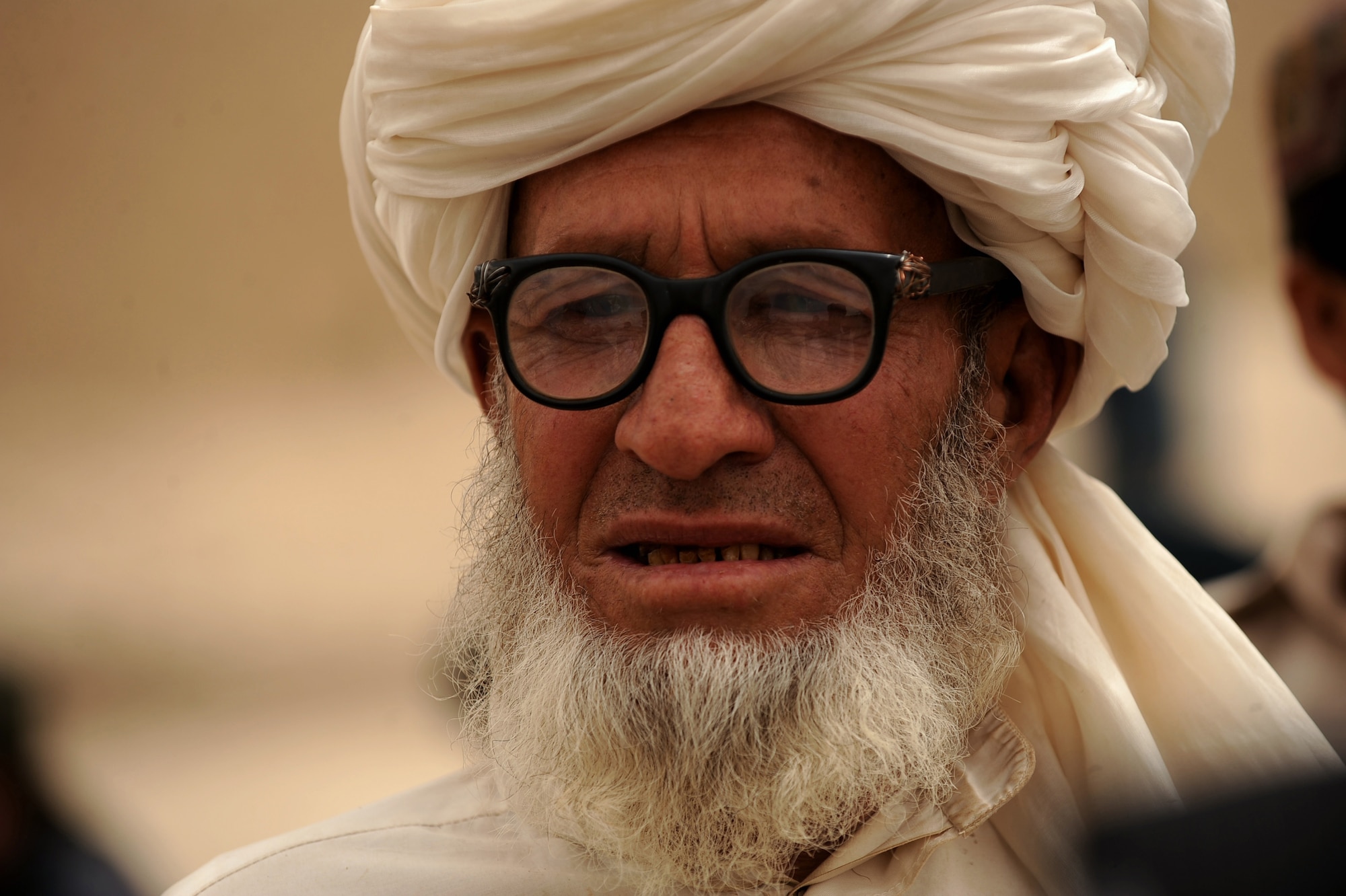 A village elder representing the village population speaks with Omar Gul, the Zabul Provincial Line Director of Irrigation, during a Shura May 22, 2010, in Omarkhel, Afghanistan. (U.S. Air Force photo/Staff Sgt. Manuel J. Martinez/released) 
