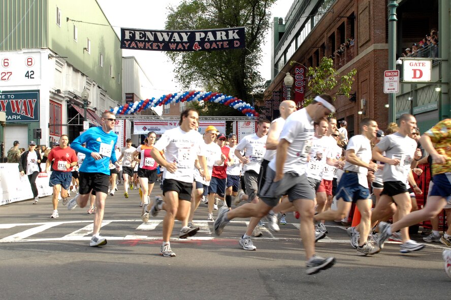 BOSTON – Participants in the Run to Home Base 9K race pour across the Yawkey Way starting line on May 23. More than 2000 runners each donated $1,000 to compete in the race and cross the finish line at Fenway Park’s home plate. The donations will benefit the Home Base Program, which offers treatment, research and counseling to Iraq and Afghanistan veterans suffering from traumatic brain injuries and deployment-related stress disorders. Army Chief of Staff Gen. George W. Casey and Massachusetts Lt. Gov. Tim Murray were in attendance.  (U.S. Air Force photo by Rick Berry)