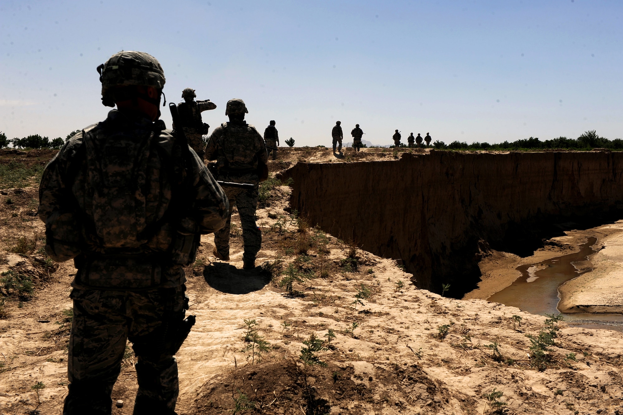 Airmen and Soldiers assigned to Provincial Reconstruction Team Zabul leave the Khaleqdad Khan village and head back to their vehicles May 24, 2010, near Khaleqdad Khan, Afghanistan. (U.S. Air Force photo/Staff Sgt. Manuel J. Martinez/released) 

