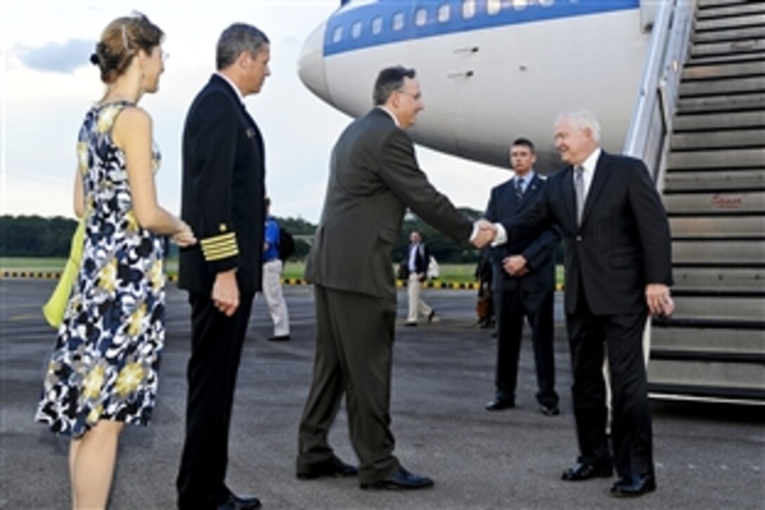 U.S. Defense Secretary Robert M. Gates arrives in Singapore to take part in an Asia summit as part of a five-nation trip to emphasize the importance the United States places on its role in Asia and to thank nations that have been contributing  to the efforts in Pakistan and Afghanistan, June 3, 2010.  The event is the 9th International Institute for Strategic Studies Security Summit known as the Shangri-La Dialogue.