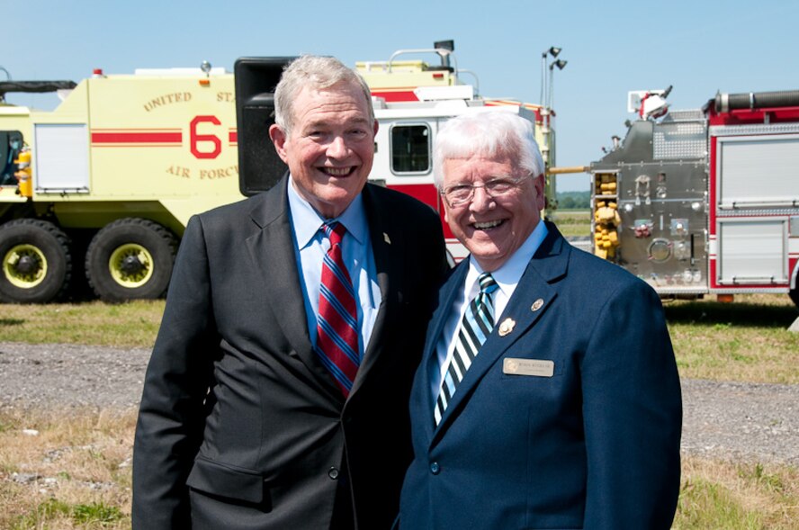 Senator Kit Bond poses with community members as they  come together to break ground at the new 139th Airlift Wing, Fire Department building site June 4, 2010. (U.S. Air Force photo by Master Sgt. Shannon Bond) (RELEASED)