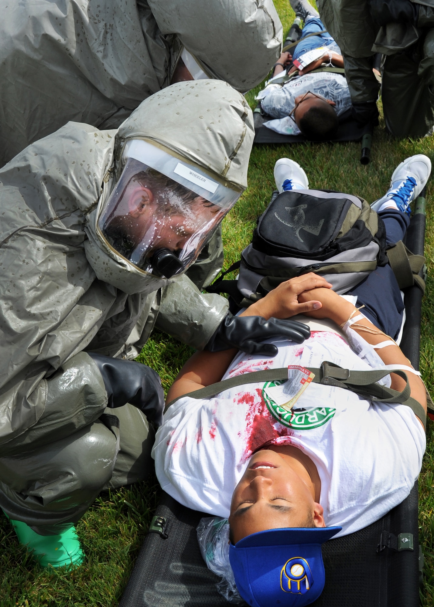 60th Medical Group personal decontaminate the simulated injured during an emergency response exercise at Travis Air Force Base, California on 12 May 2010 prior to entering David Grant Medical Center for further medical treatment. (U.S. Air Force photo by Civ/Jay Trottier)