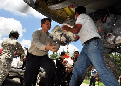 U.S. Ambassador to Guatemala, Stephen McFarland, helps offload food and water from a Joint Task Force-Bravo CH-47 Chinook June 5 in the community of Santa Cruz del Quiche, Guatemala. Joint Task Force-Bravo’s helicopters have transported approximately 94,000 pounds of relief supplies since June 2 to Guatemalan communities in need. (U.S. Air Force photo by Staff Sgt. Bryan Franks)

