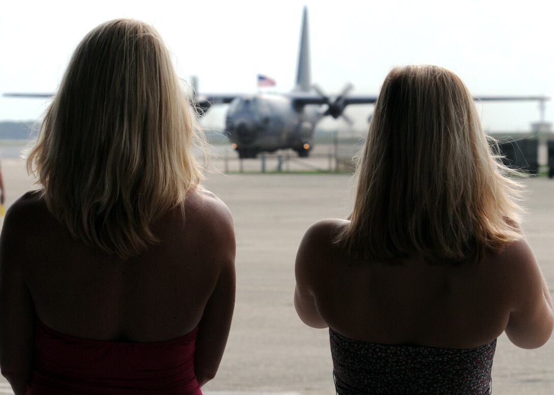 A wife and daughter watch a 919th Special Operations Wing Combat Talon return home from an Operation Iraqi Freedom deployment to Eglin Air Force Base, Fla., June 6. More than 70 reservists and two Combat Talons from Duke Field returned home June 5 and 6. Friends, family, co-workers and community leaders came out to greet them and welcome the Airmen home. (U.S. Air Force photo/Tech. Sgt. Samuel King Jr.)